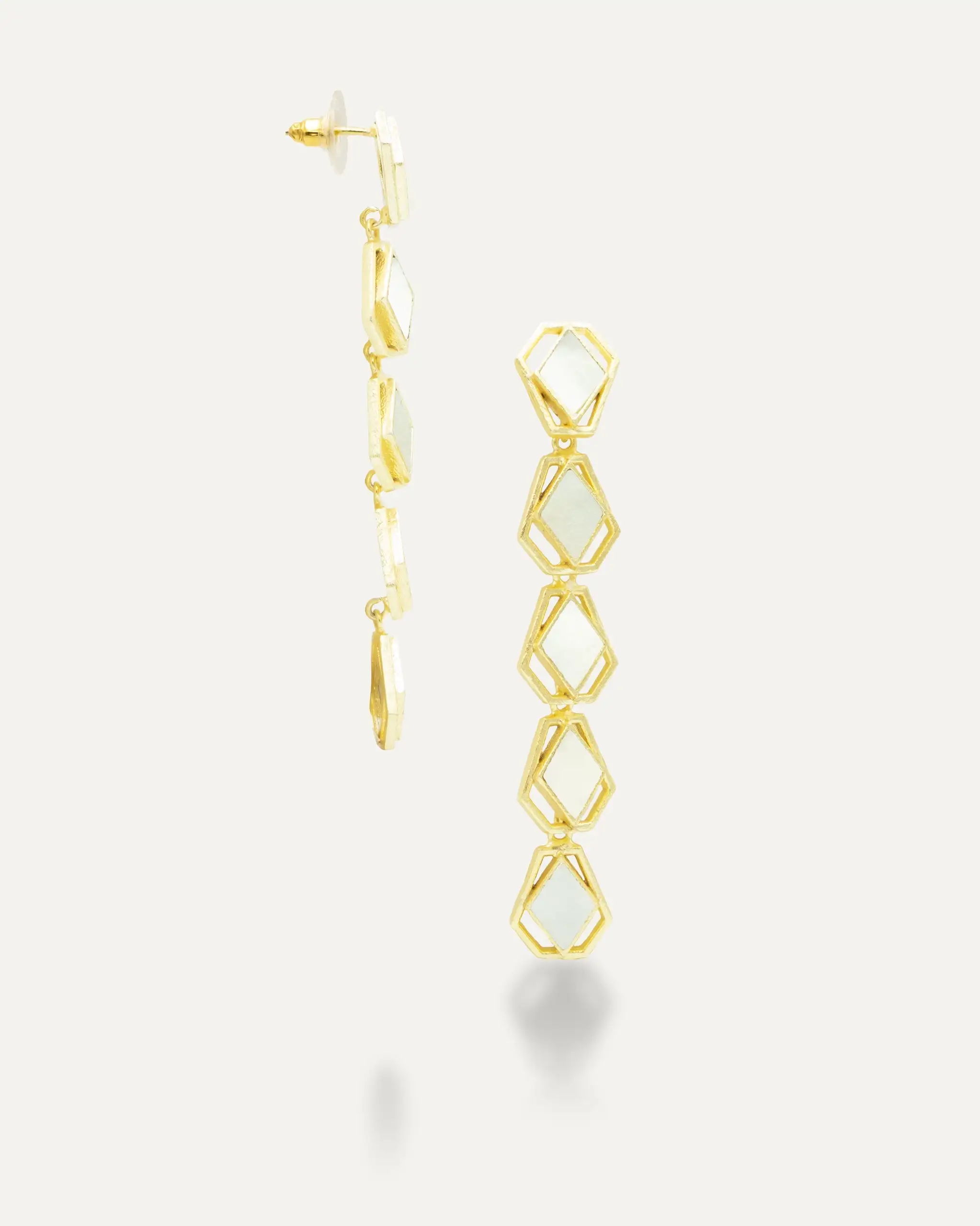 Pendientes Dorados Anuja Madre Perla