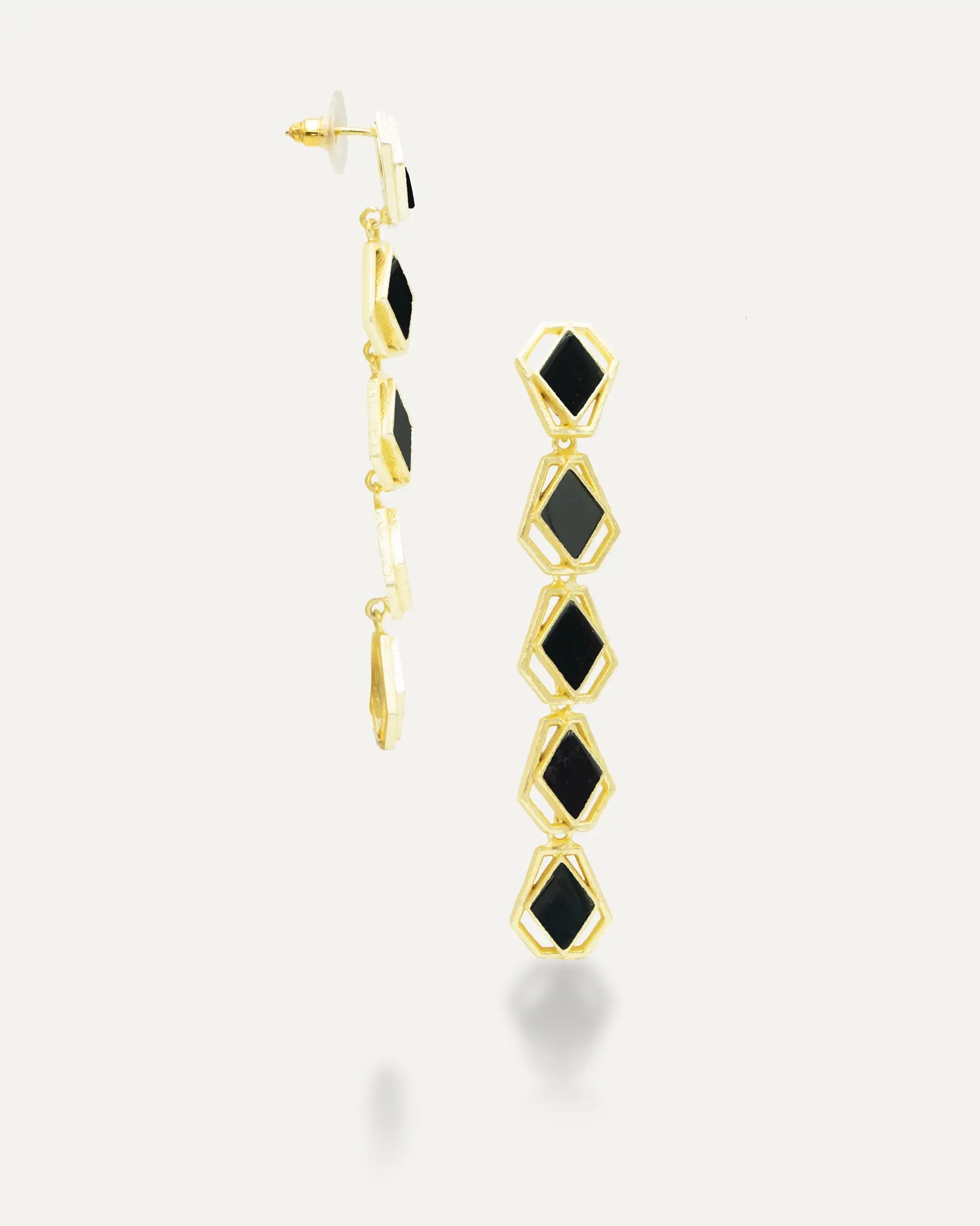 Pendientes Dorados Anuja Onix Negro