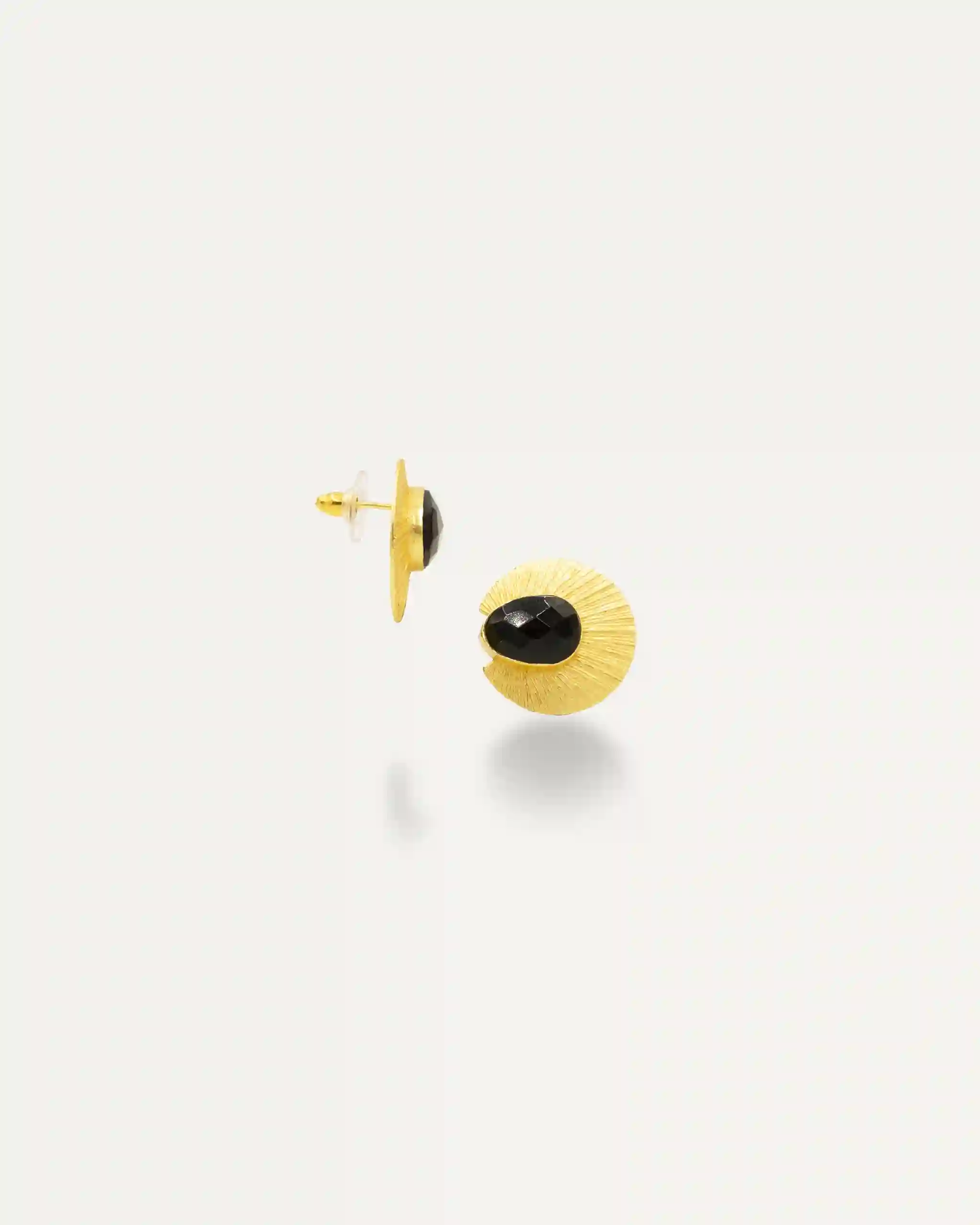 Badhana Onix Black Golden Earrings