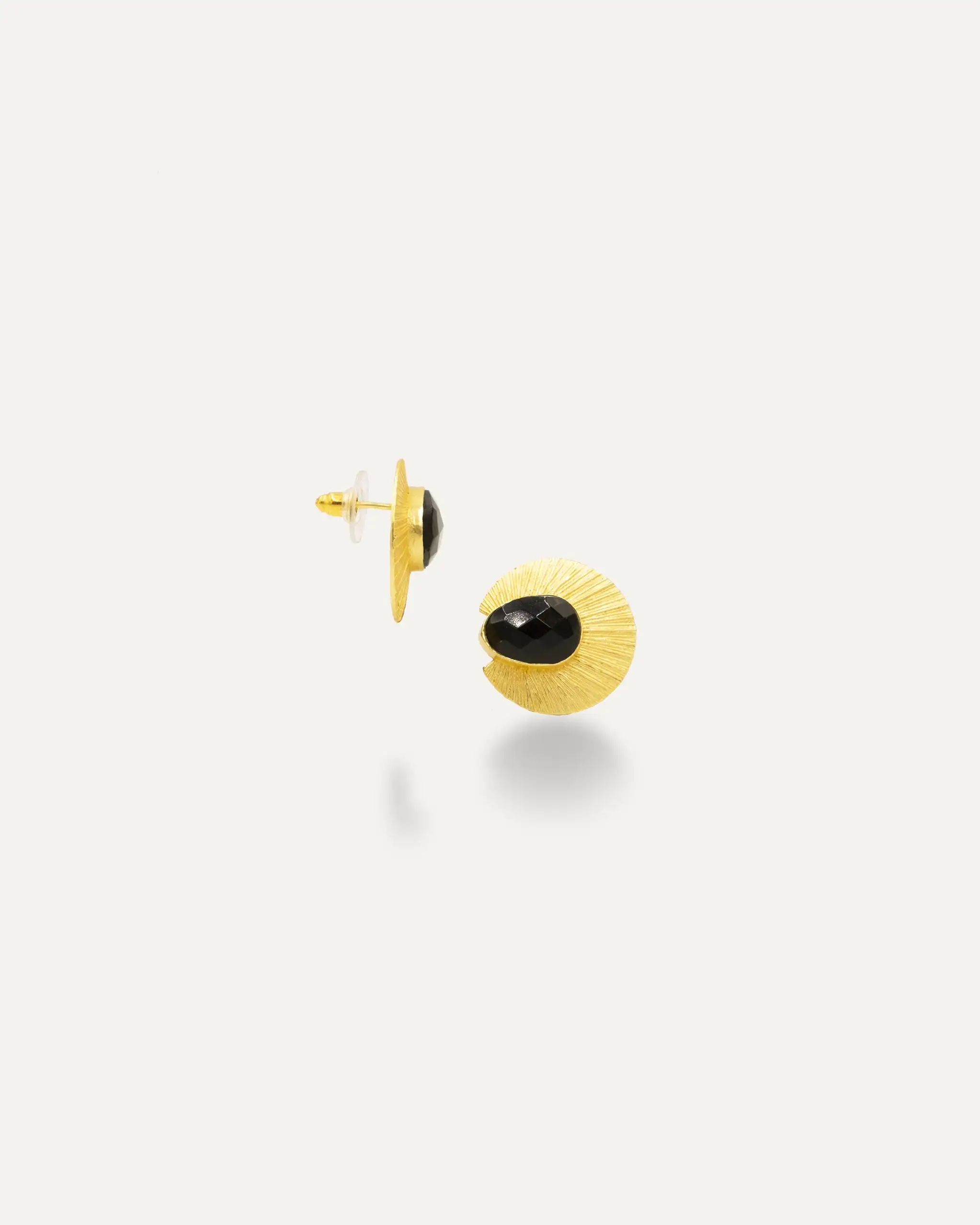 Badhana Onix Black Golden Earrings