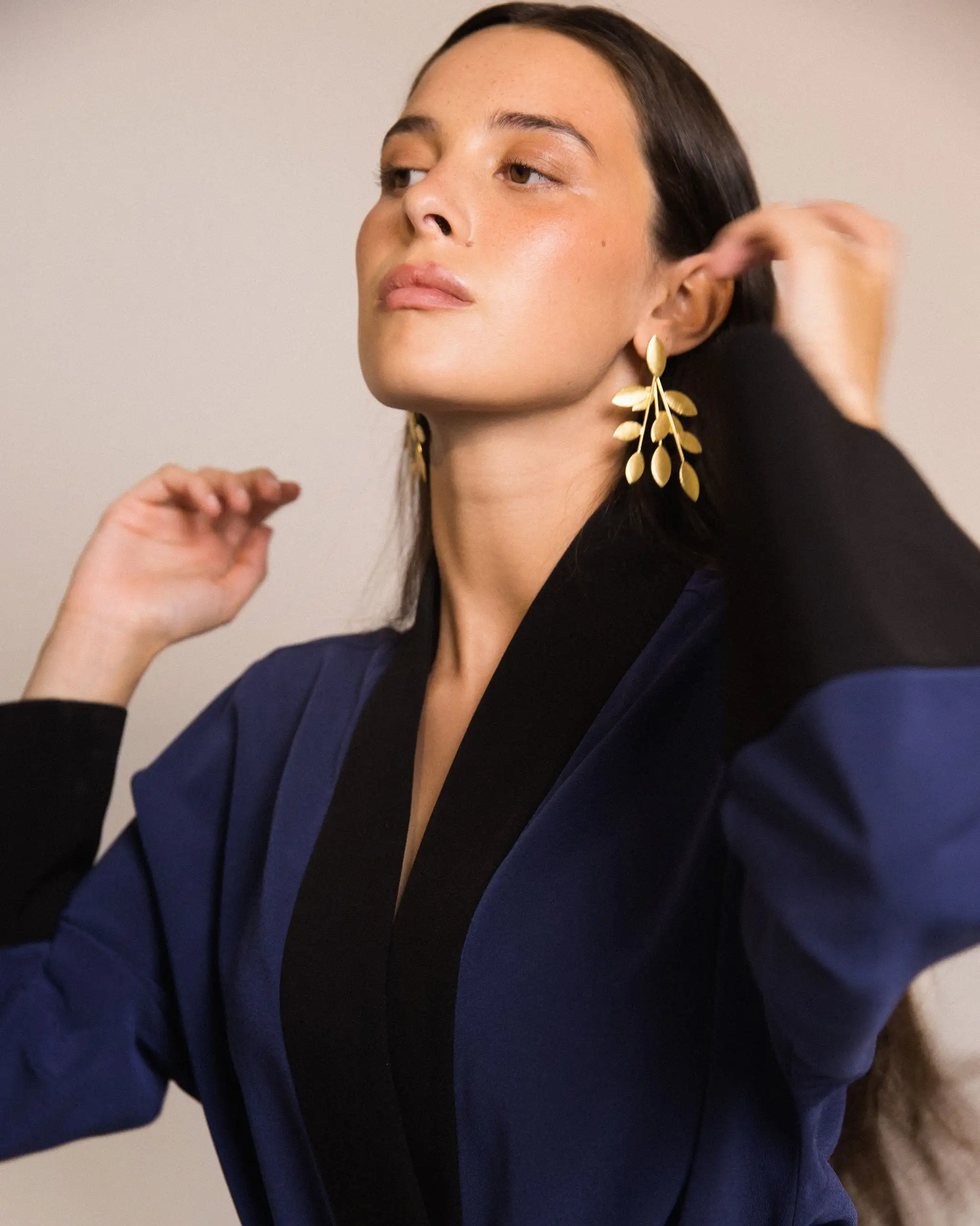 Pendientes Dorados Flor - Imagen 2