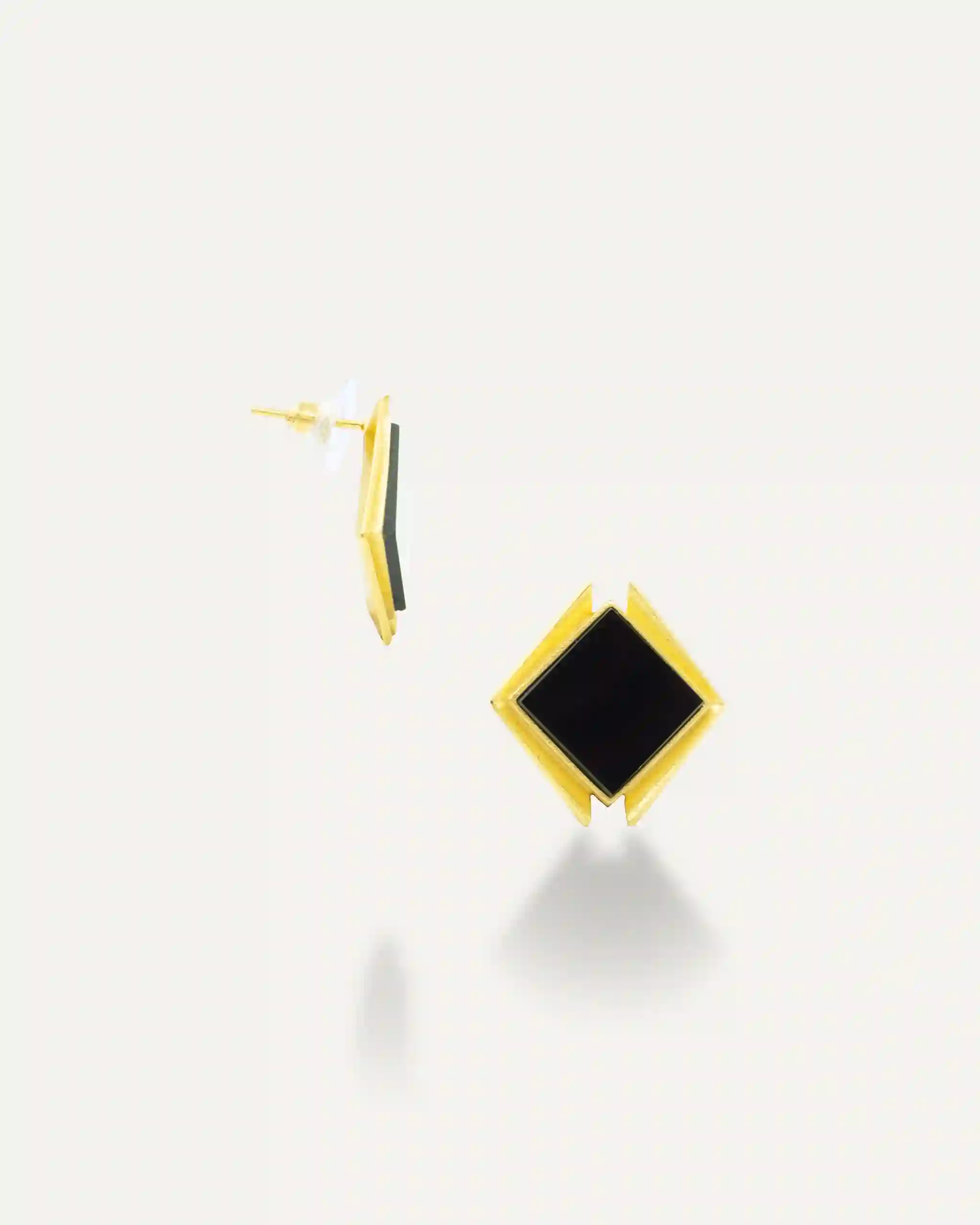 Black Kanu Onix Golden Earrings