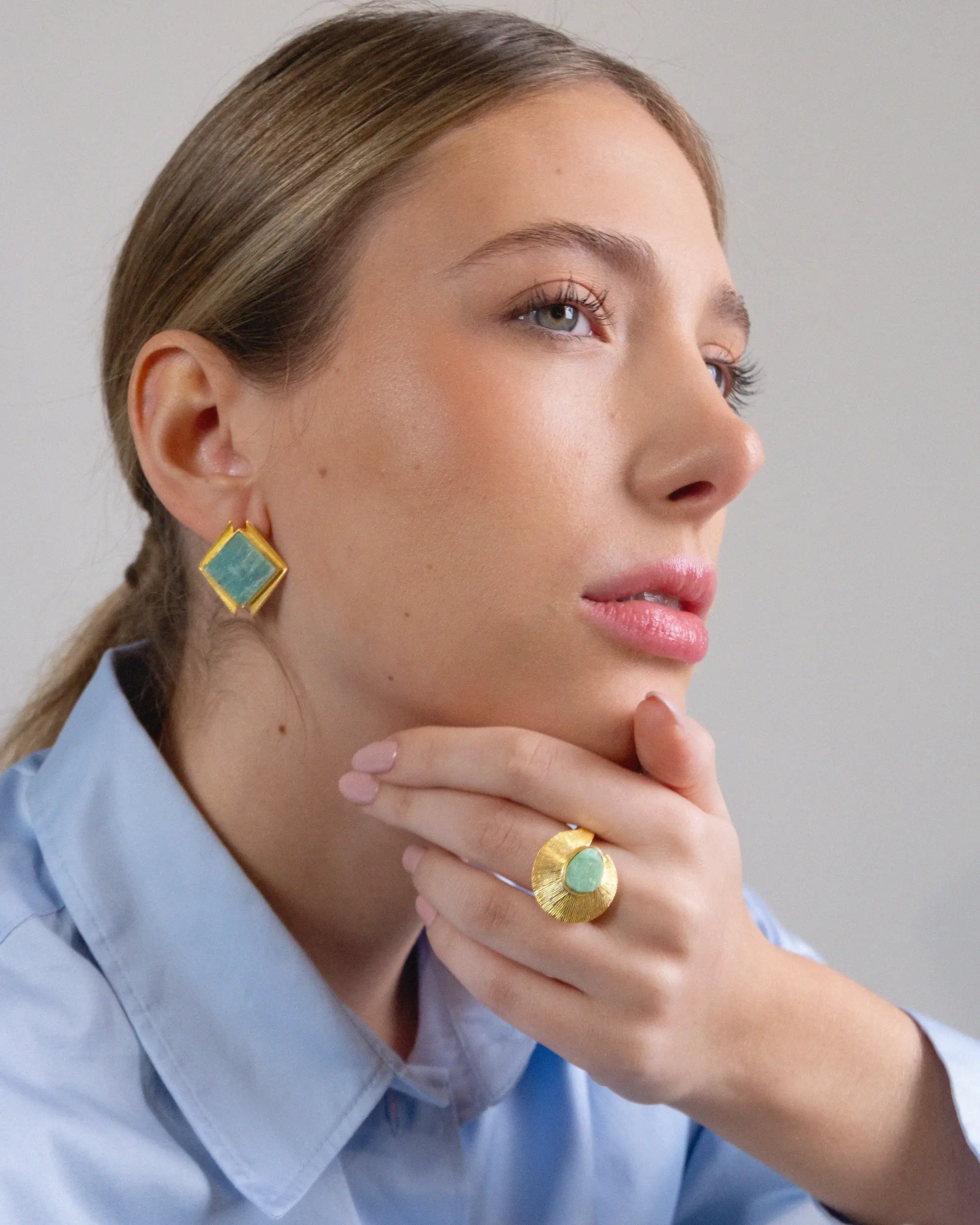 Black Kanu Onix Golden Earrings - Image 2
