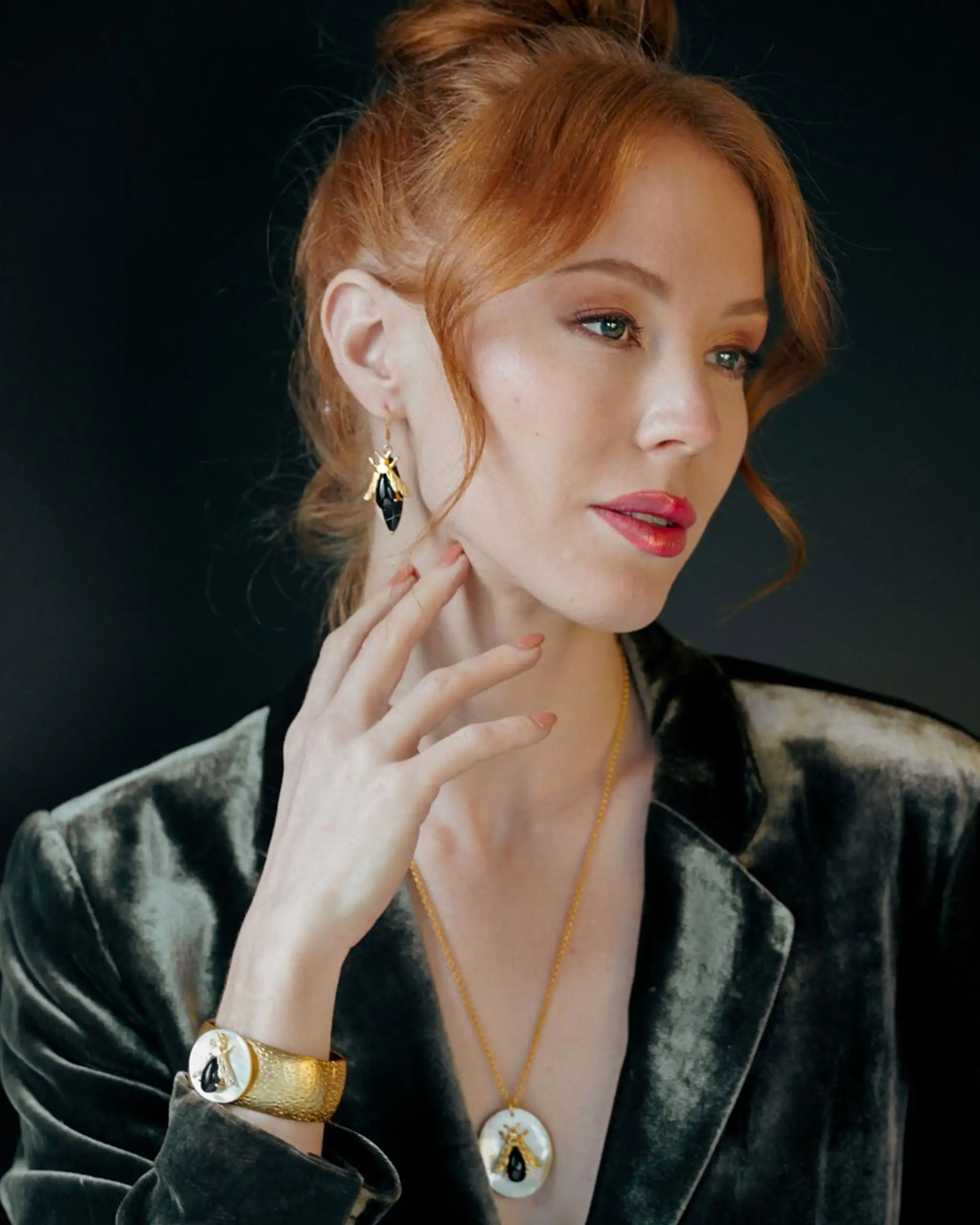 Makhi golden earrings - Image 3