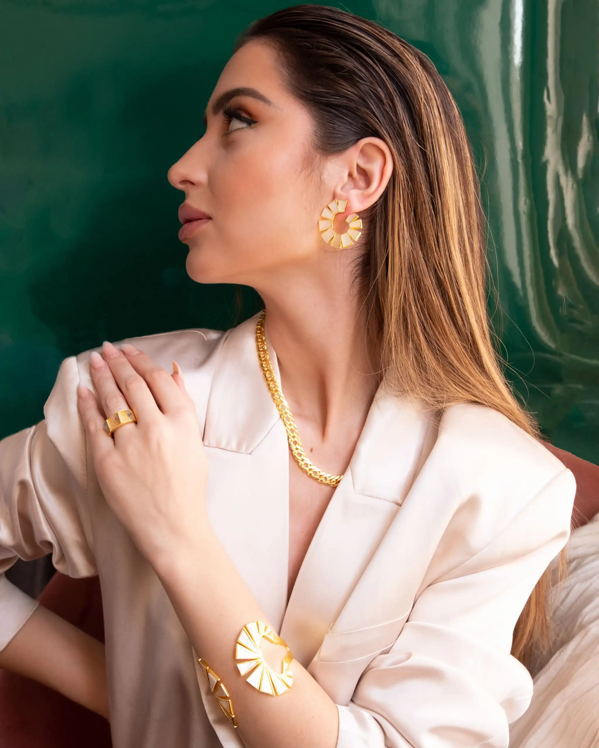 Petra Cornelia golden earrings - Image 2