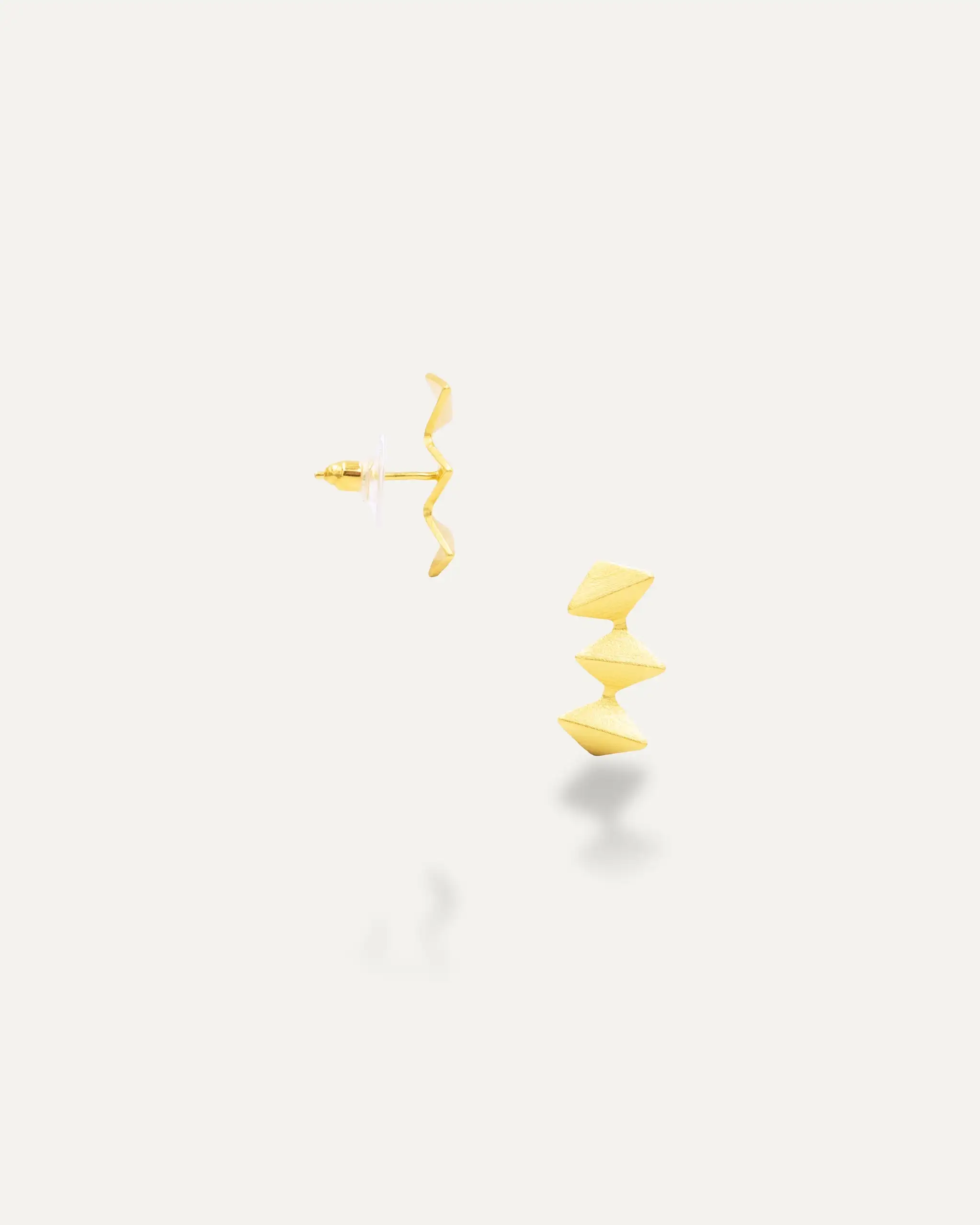 Golden Earrings Tari
