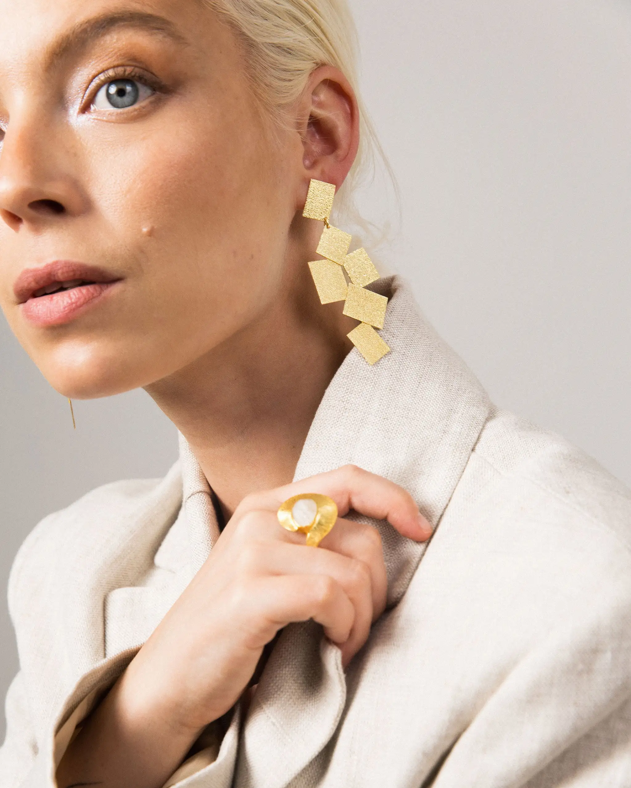 Golden Earrings Victoria - Image 2