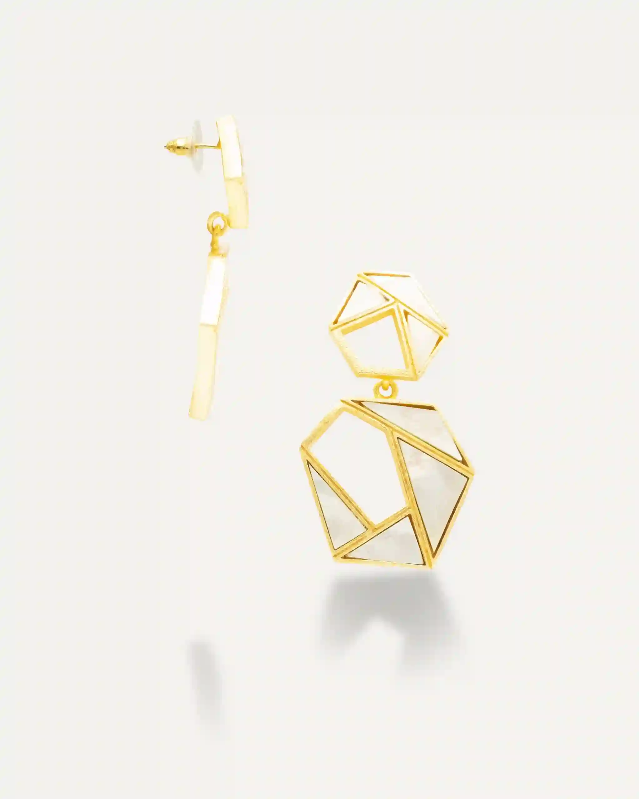 Pendientes Dorados Vivaan Madre Perla
