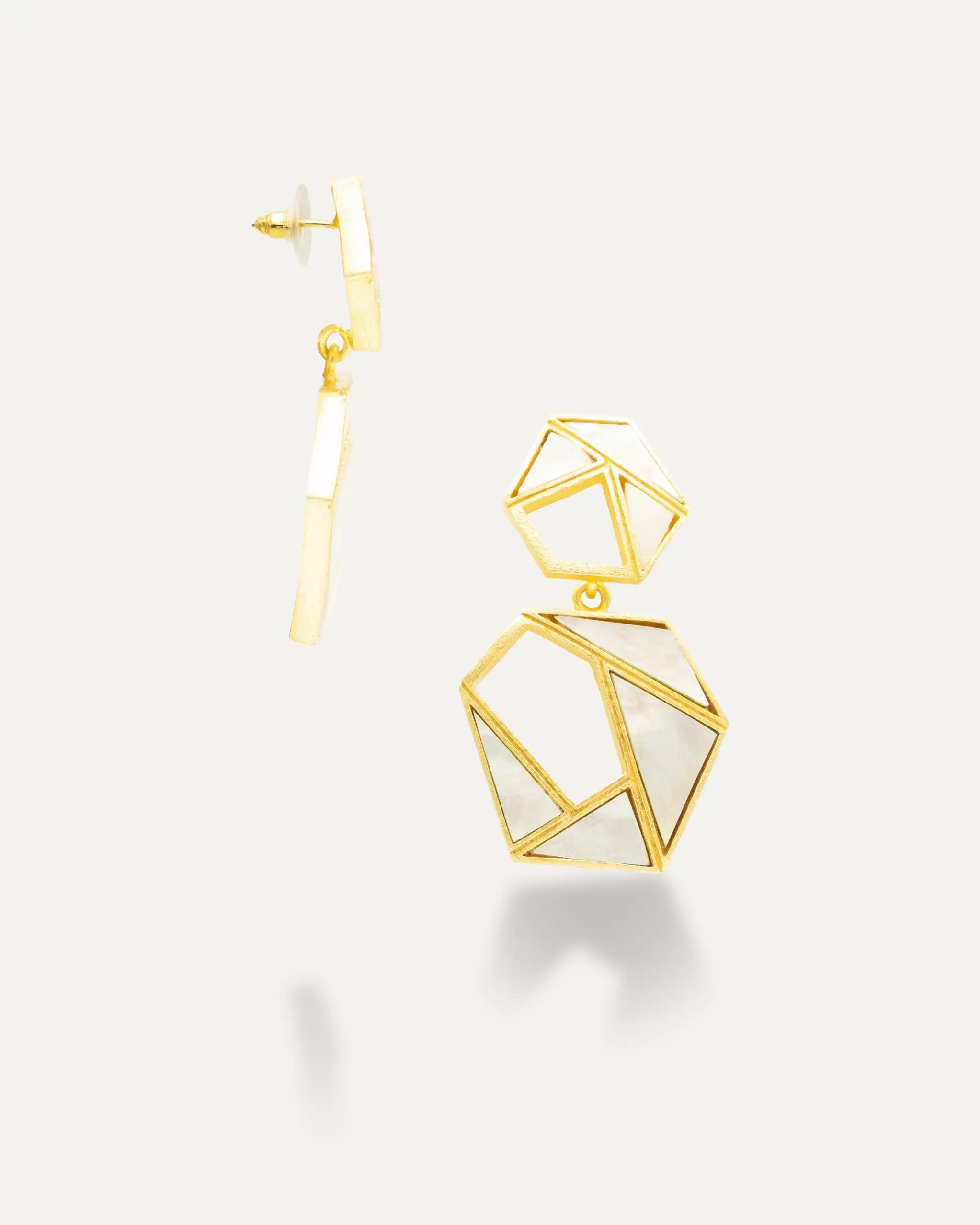 Pendientes Dorados Vivaan Madre Perla