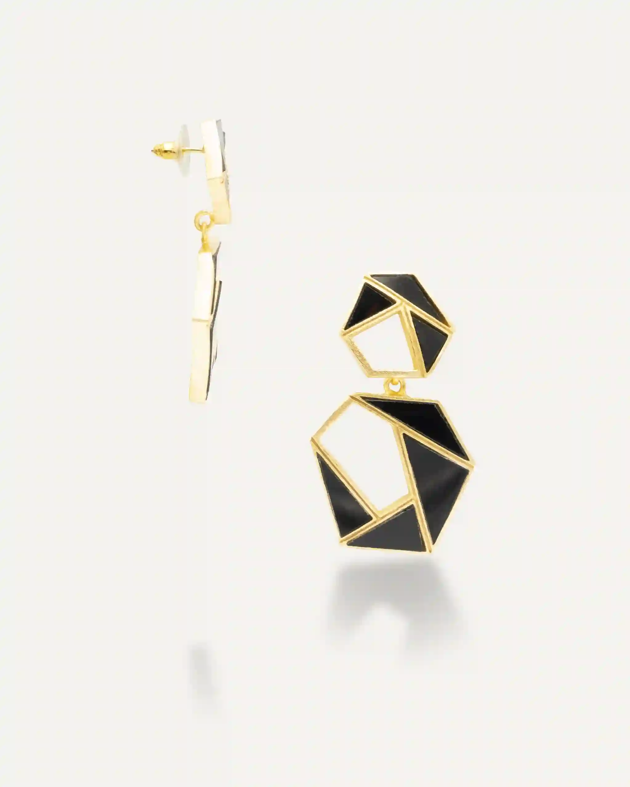 Pendientes Dorados Vivaan Onix Negro