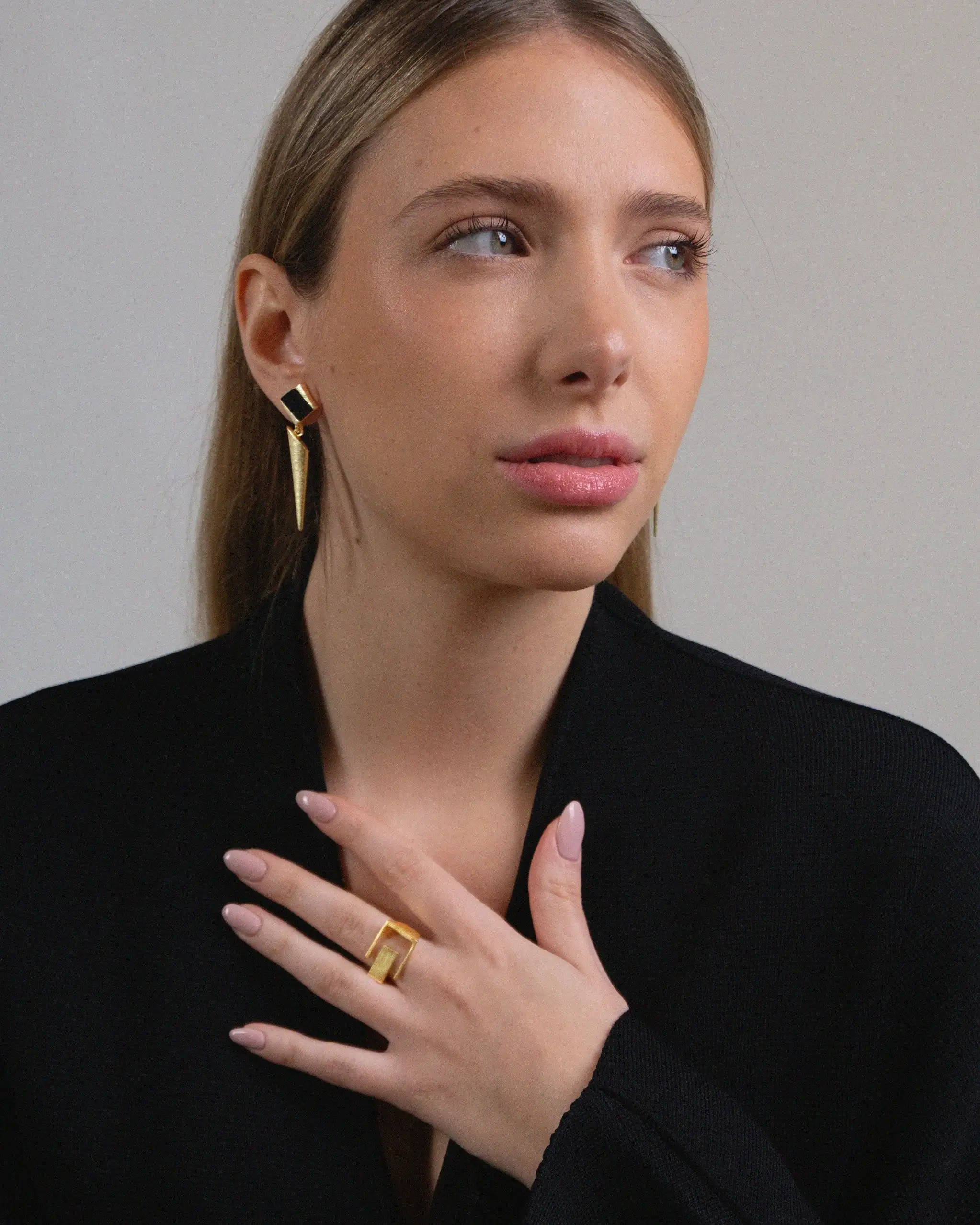 Black Ray Onix Earrings - Image 2