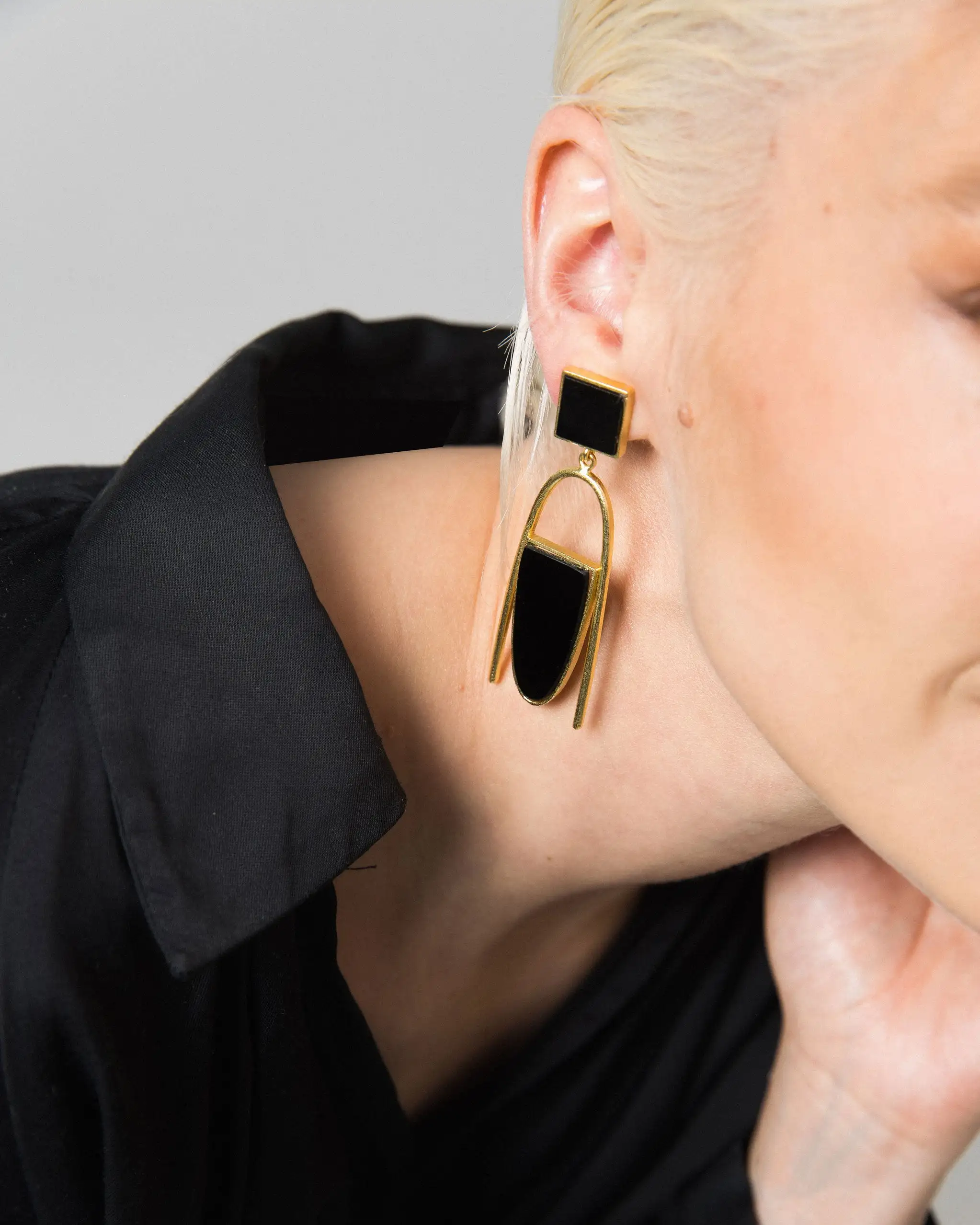 Swag Onix Black Earrings - Image 2