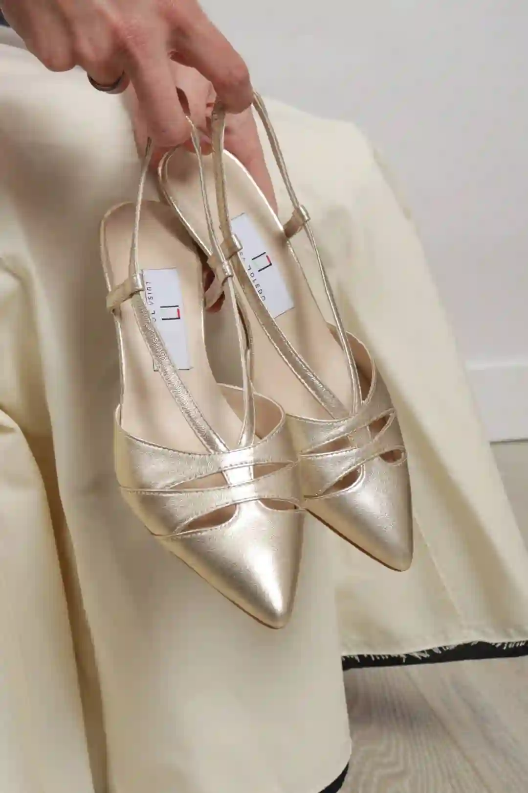 Zapatos Dorados Destalonados Detalle Puntera