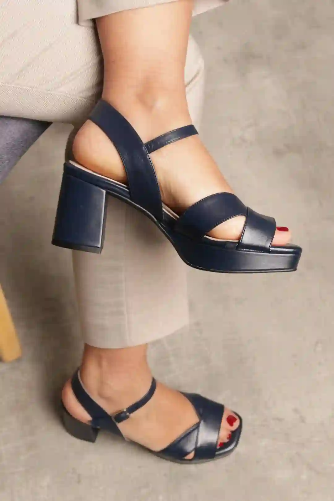 Sandalias azules tacón y plataforma cómodos