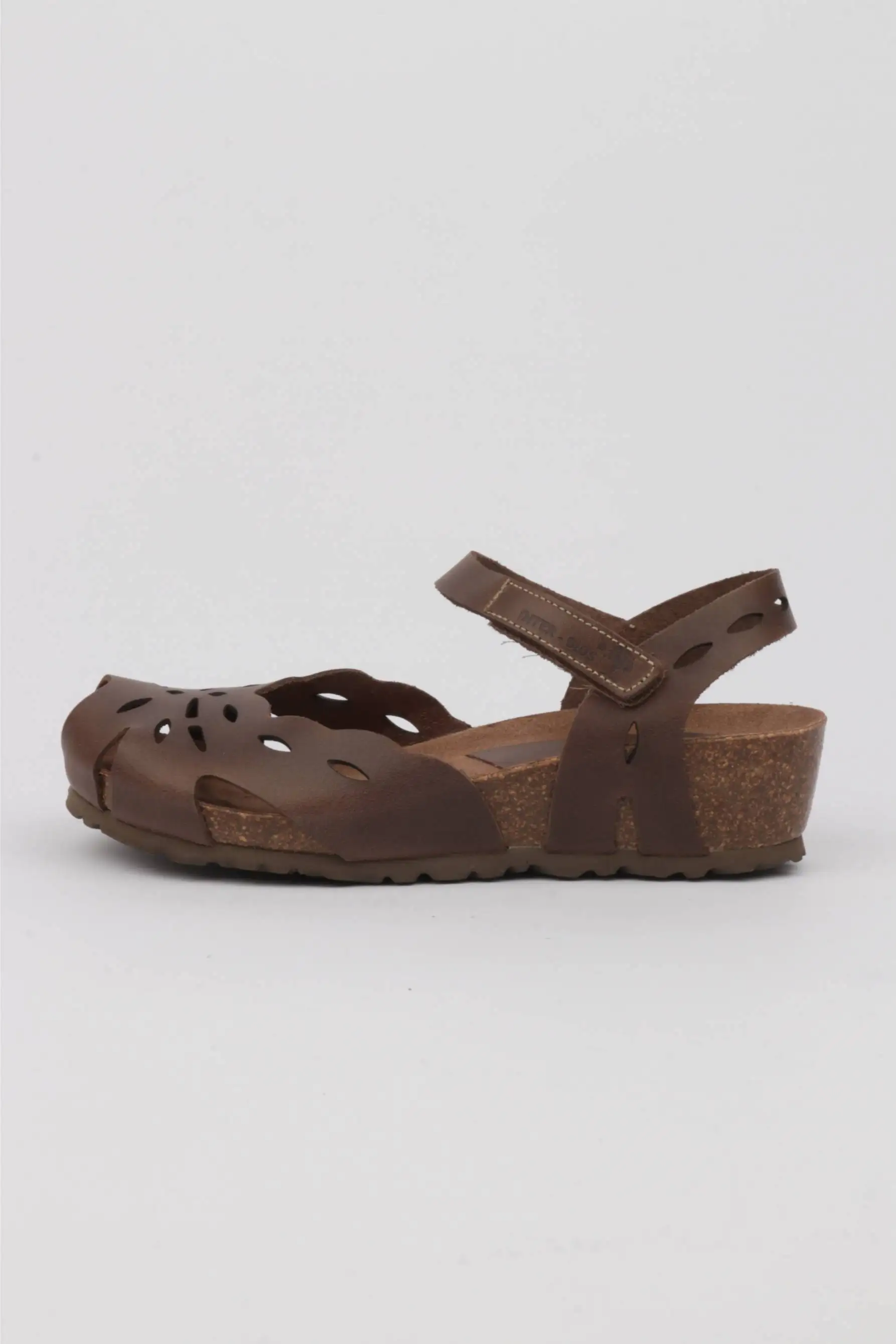 InterBios sandalias cuña punta cerrada color taupe