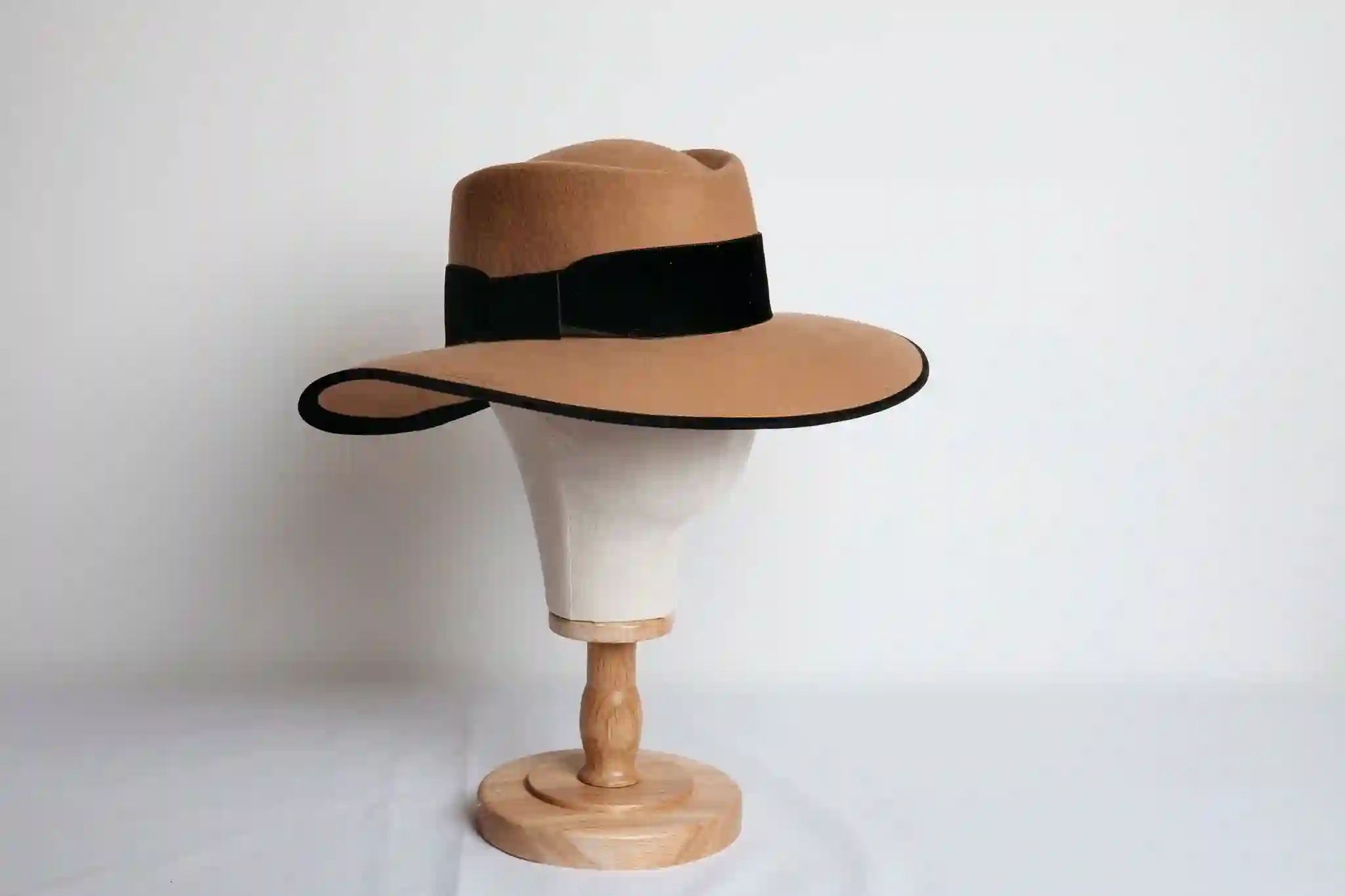 Camel Hat 10 Oval (Black Ribete)