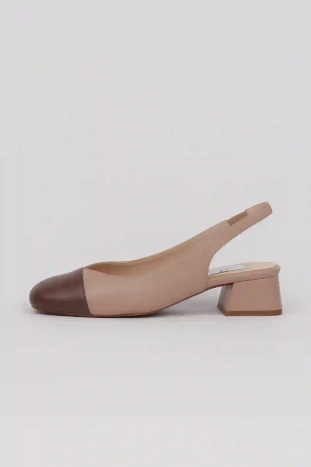 Zapatos destalonados camel puntera marrón