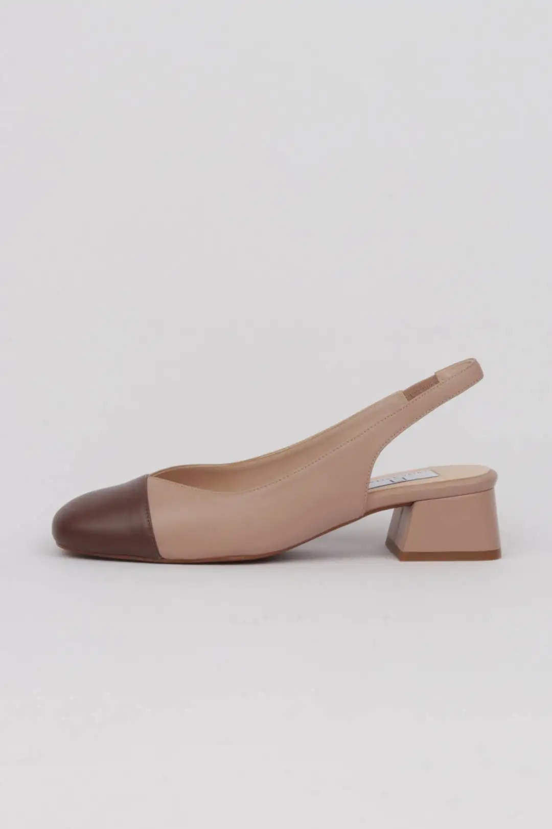 Zapatos destalonados camel puntera marrón