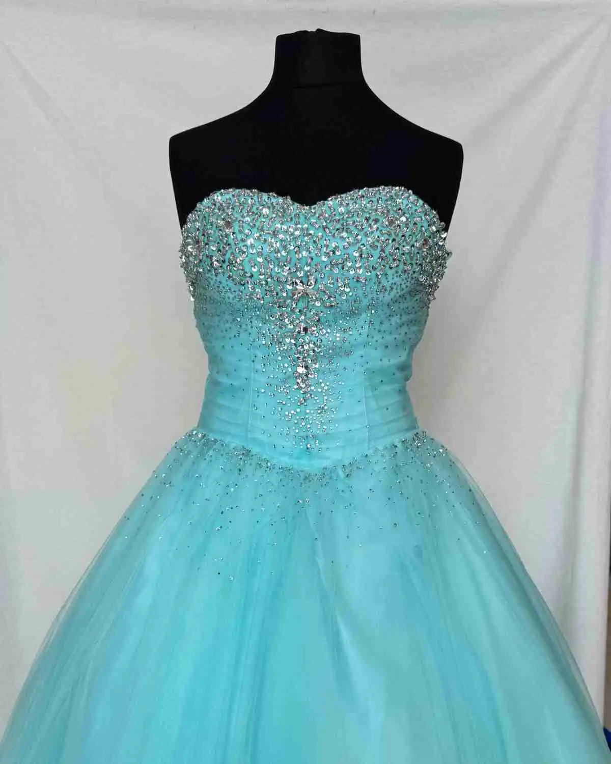 Vestido vaporoso tipo princesa - Imagen 4