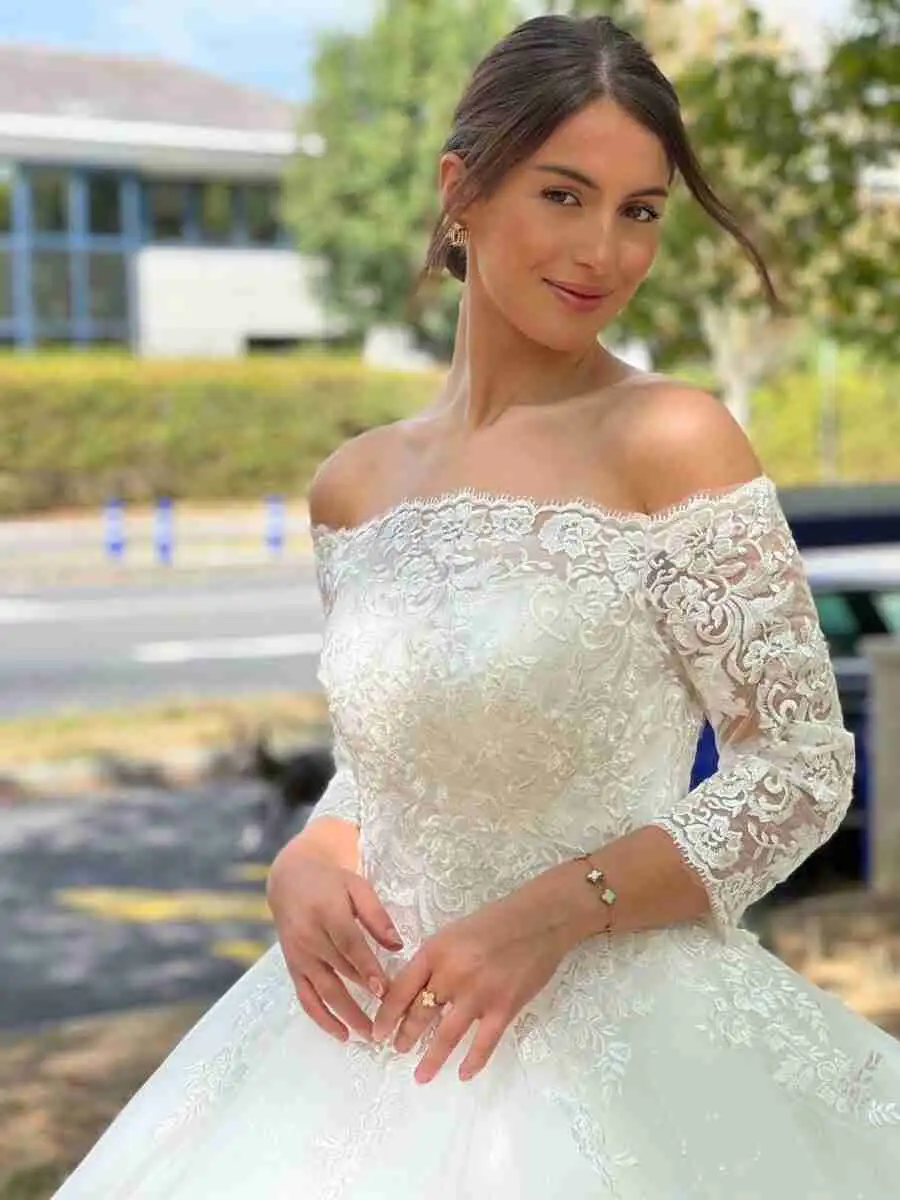 Vestido princesa con tren con escote barco - Imagen 2