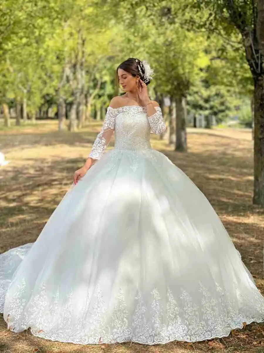 Vestido princesa con tren con escote barco - Imagen 3