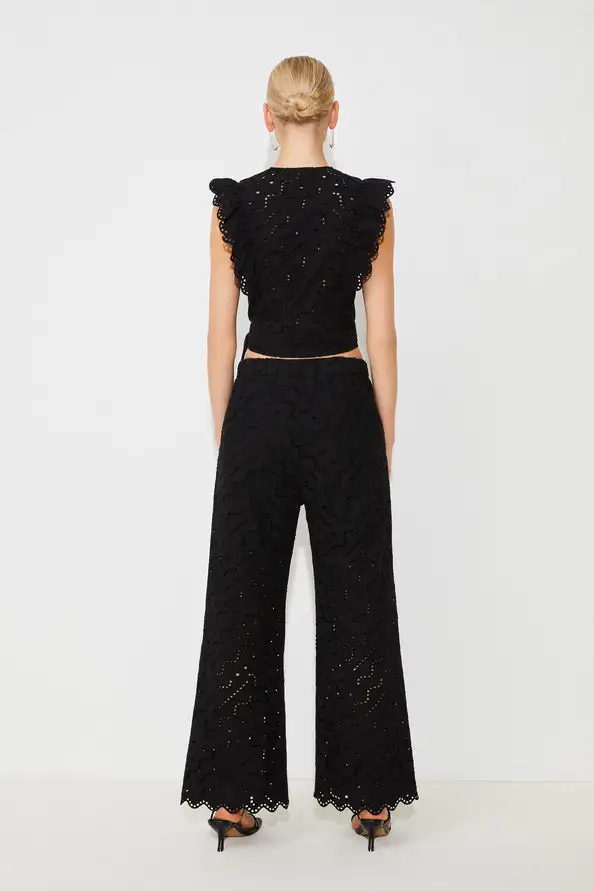 Blusa corta con bordados NEGRO - Imagen 3