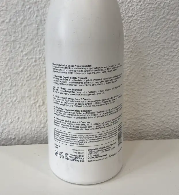 LIGHT IRRIDIANCE CHAMPU Cab. Secos/ENCRESPADOS MOISTURIZING Essential Care 1000ML, Único, 1 l (Paquete de 1) - Imagen 2