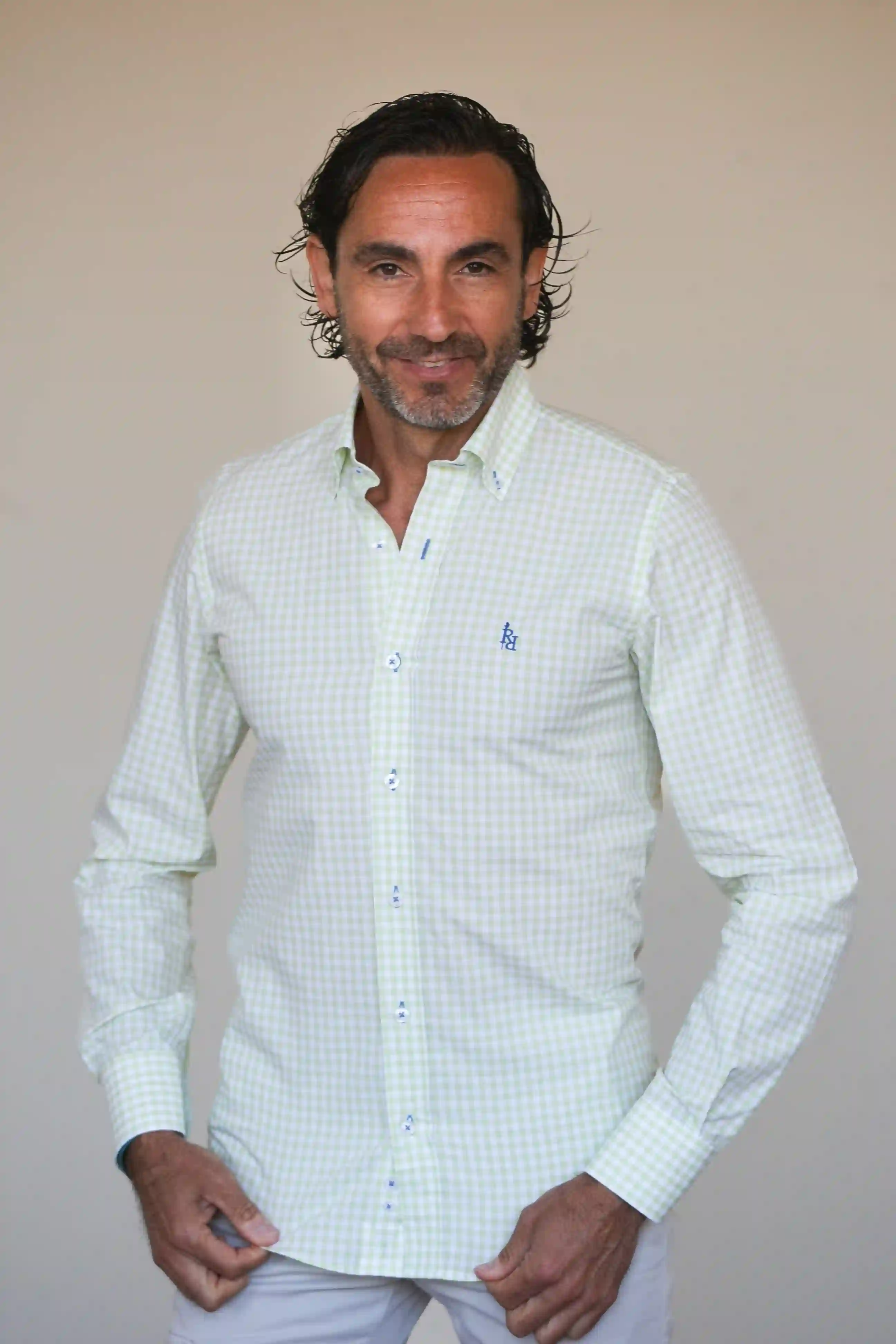 Vichy Green Cuados shirt with embroidered "mariñosa" logo.