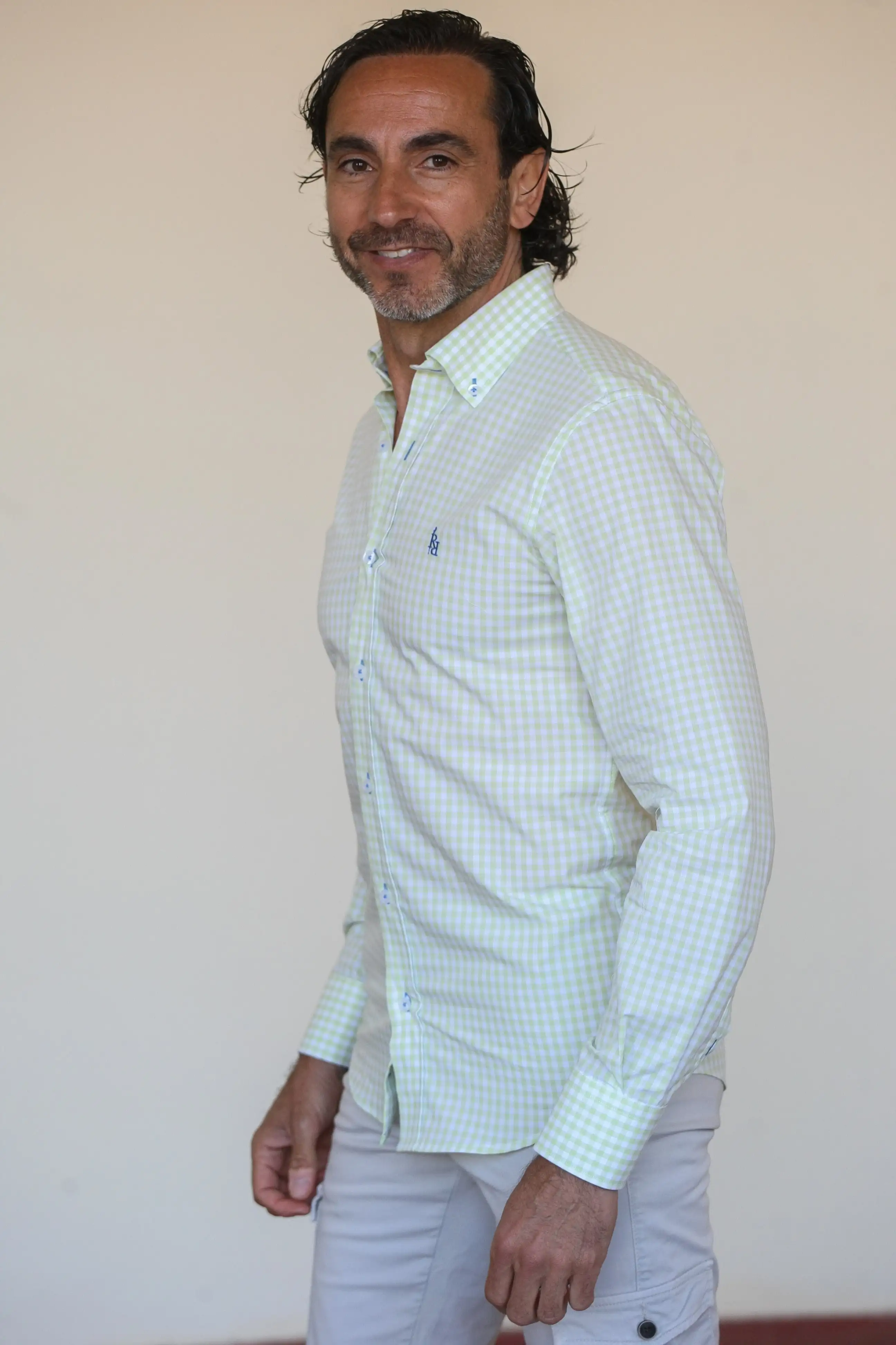 Camisa de cuadros Vichy verde con logo bordado en azul "Mariñosa". - Imagen 3