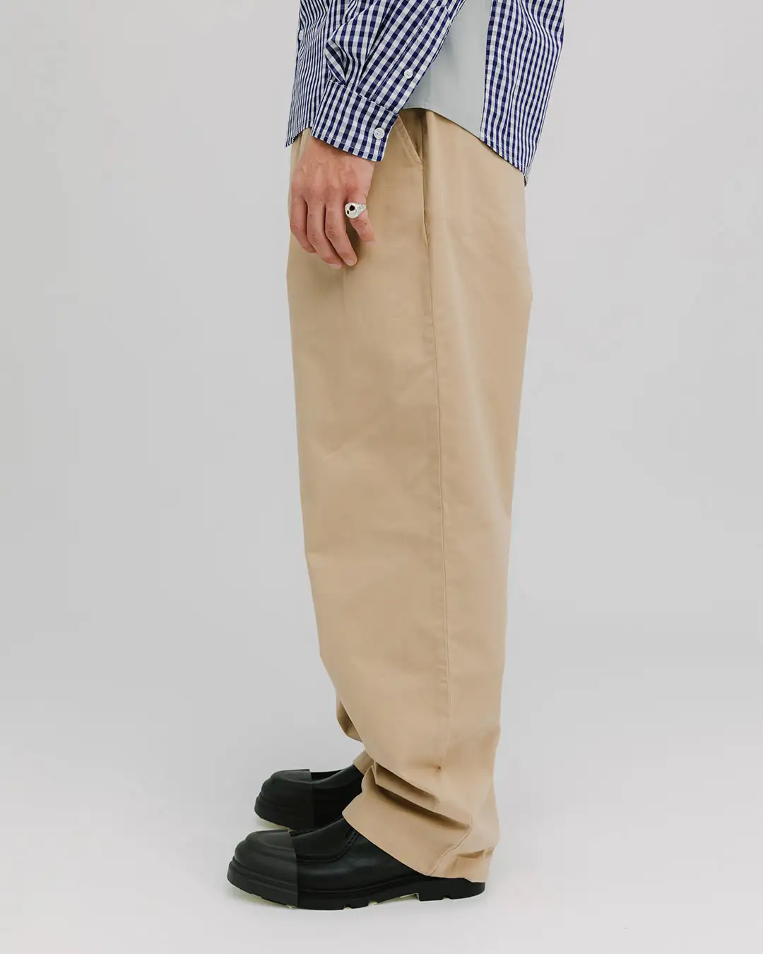 No somos amigos Pantalones de chino de crema plisado - Imagen 4