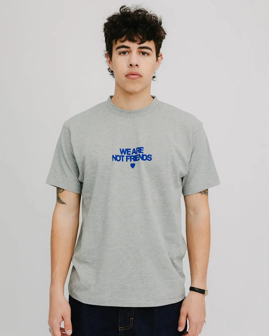 No somos amigos Bold Love Tee - Imagen 2