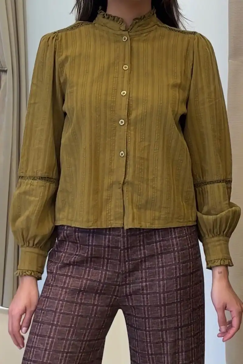 Pistachio pistachio neck blouse