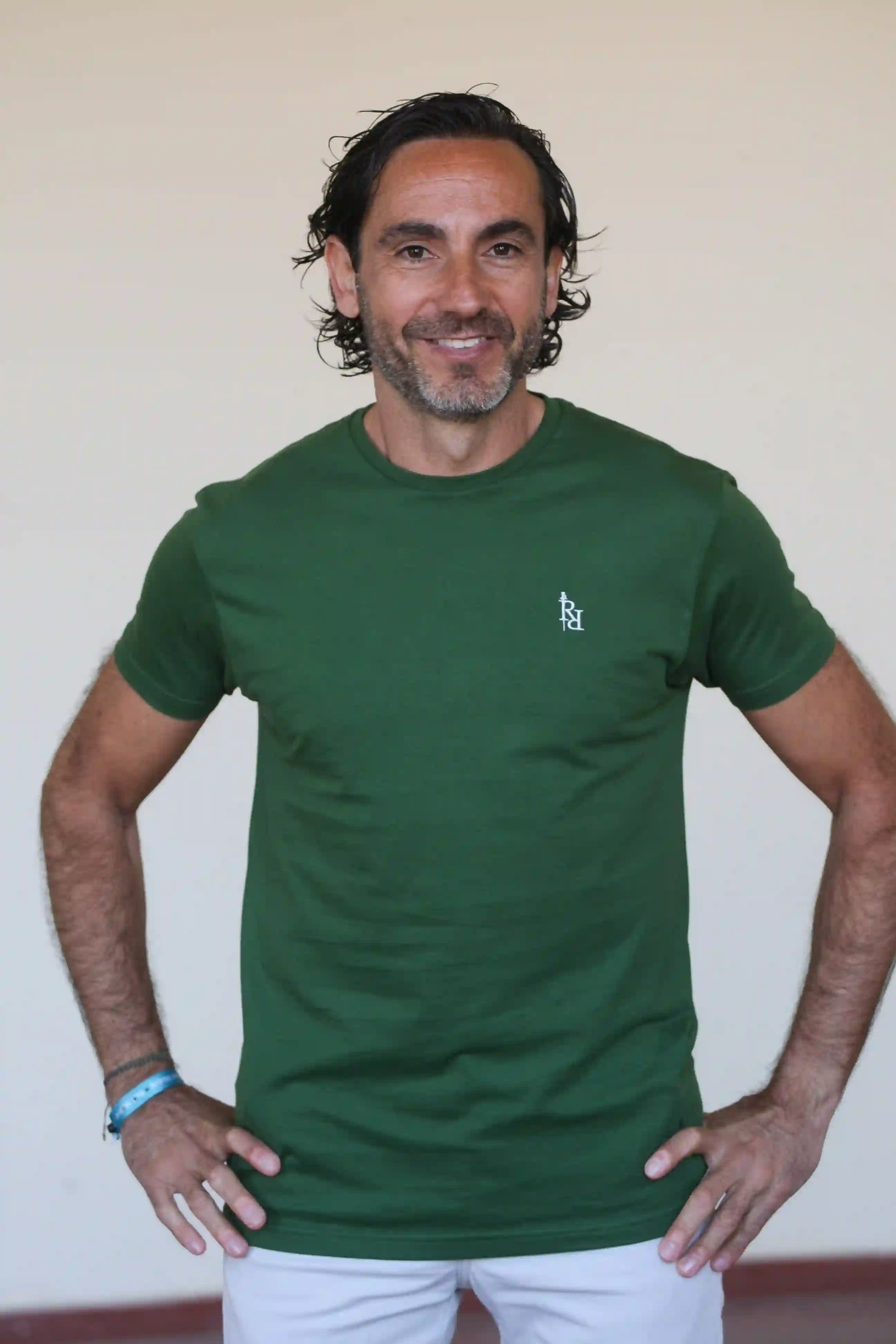 Short green sleeve t -shirt with white embroidery logo.