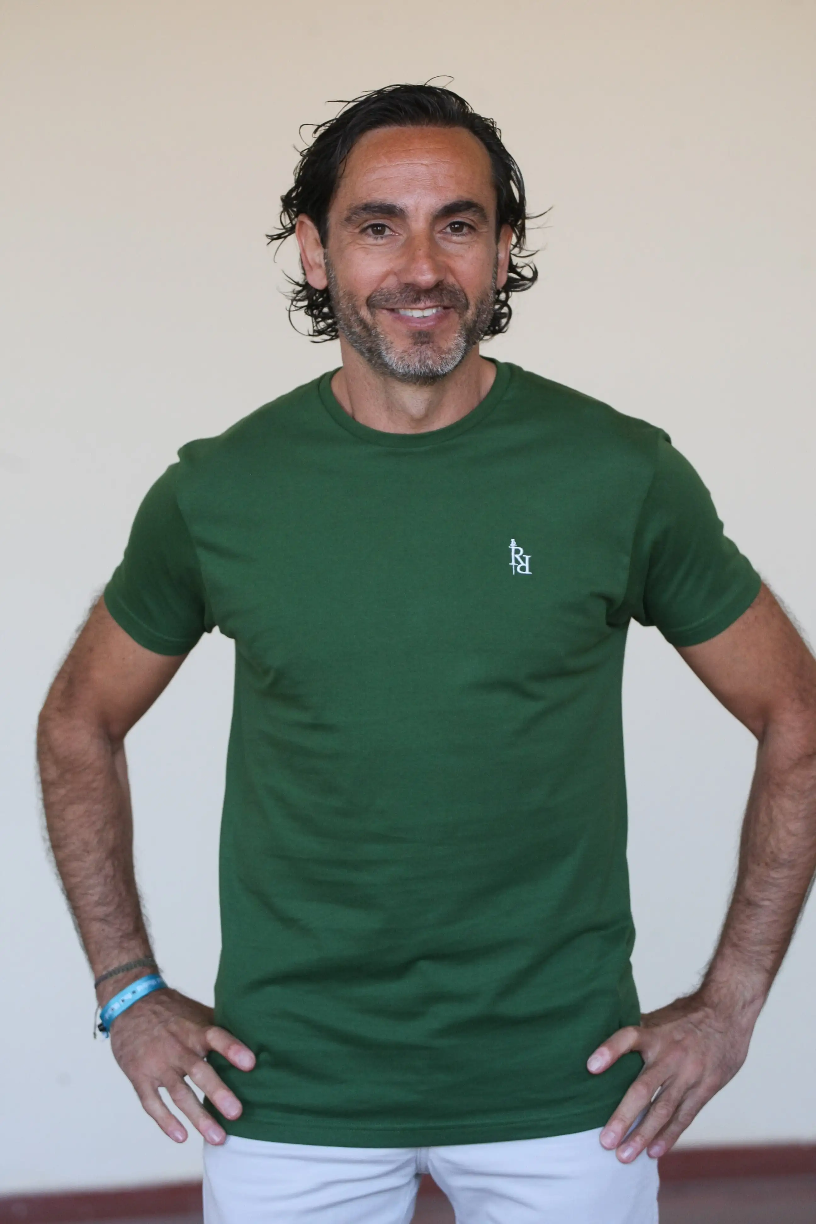 Short green sleeve t -shirt with white embroidery logo.
