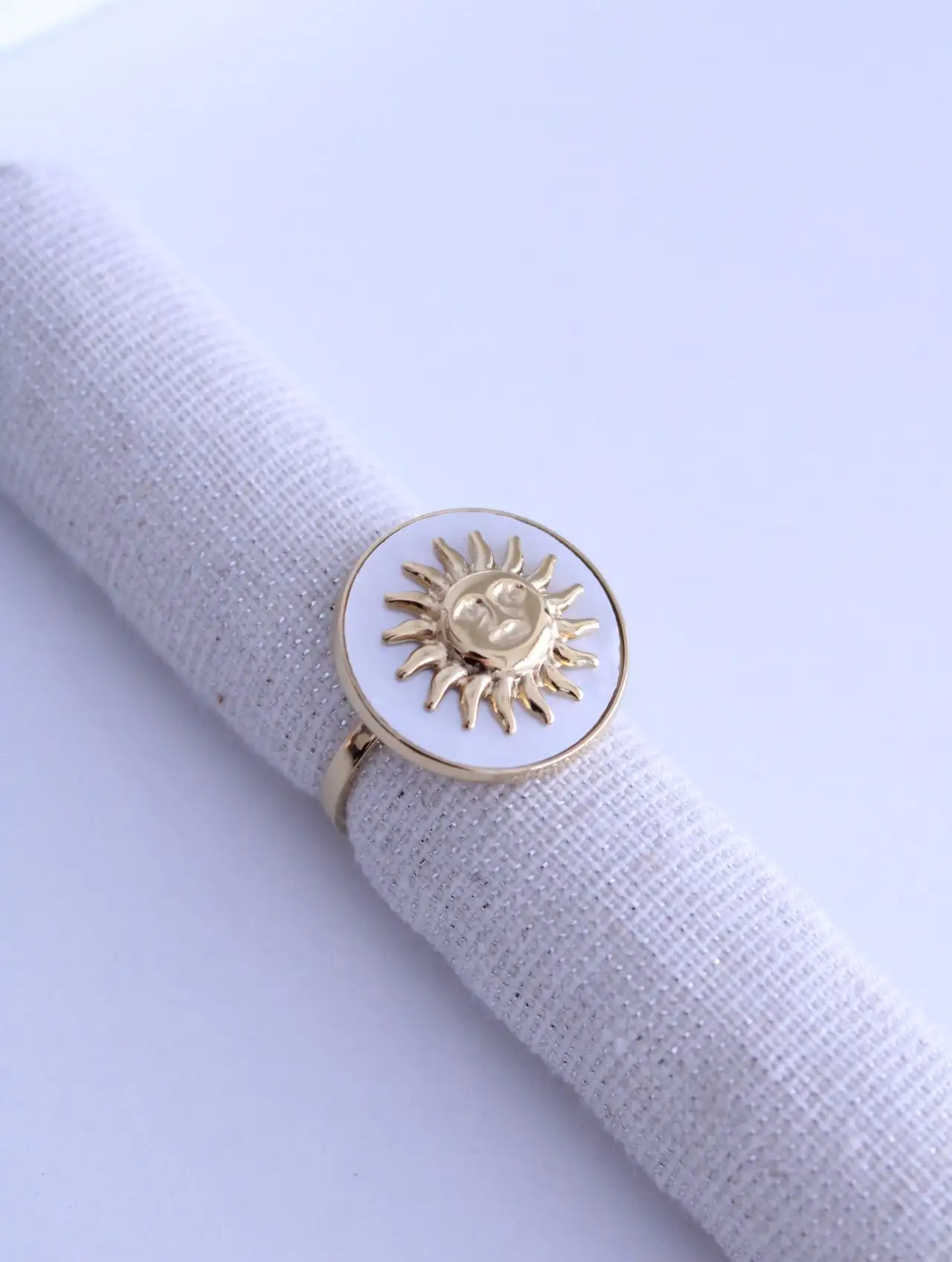 Anillo Ajustable Sol Tropé Dorado con Nácar - Imagen 3