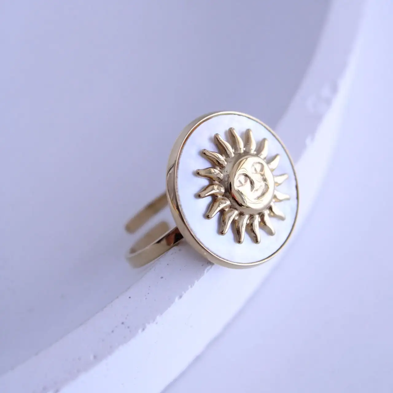 Anillo Ajustable Sol Tropé Dorado con Nácar - Imagen 6