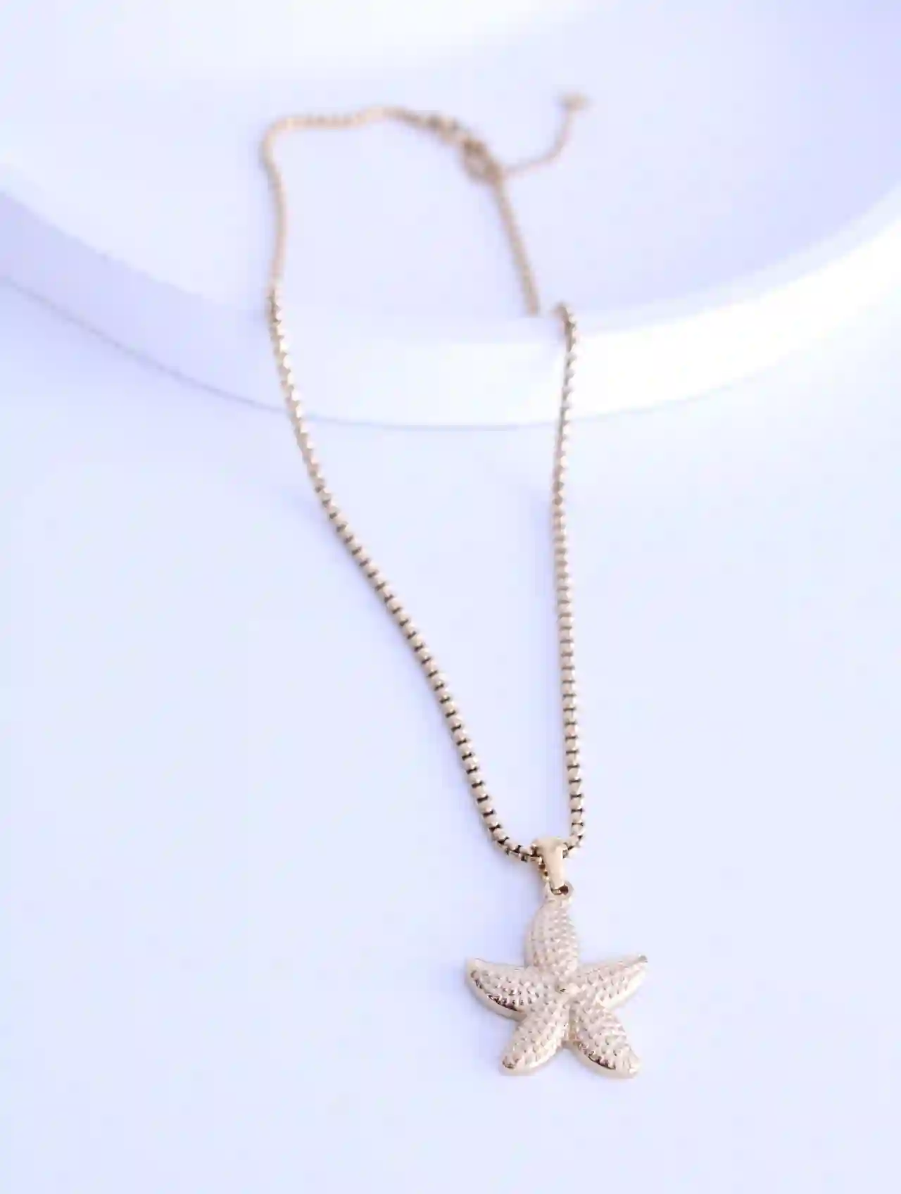 Collar Estrella de Mar Dorado