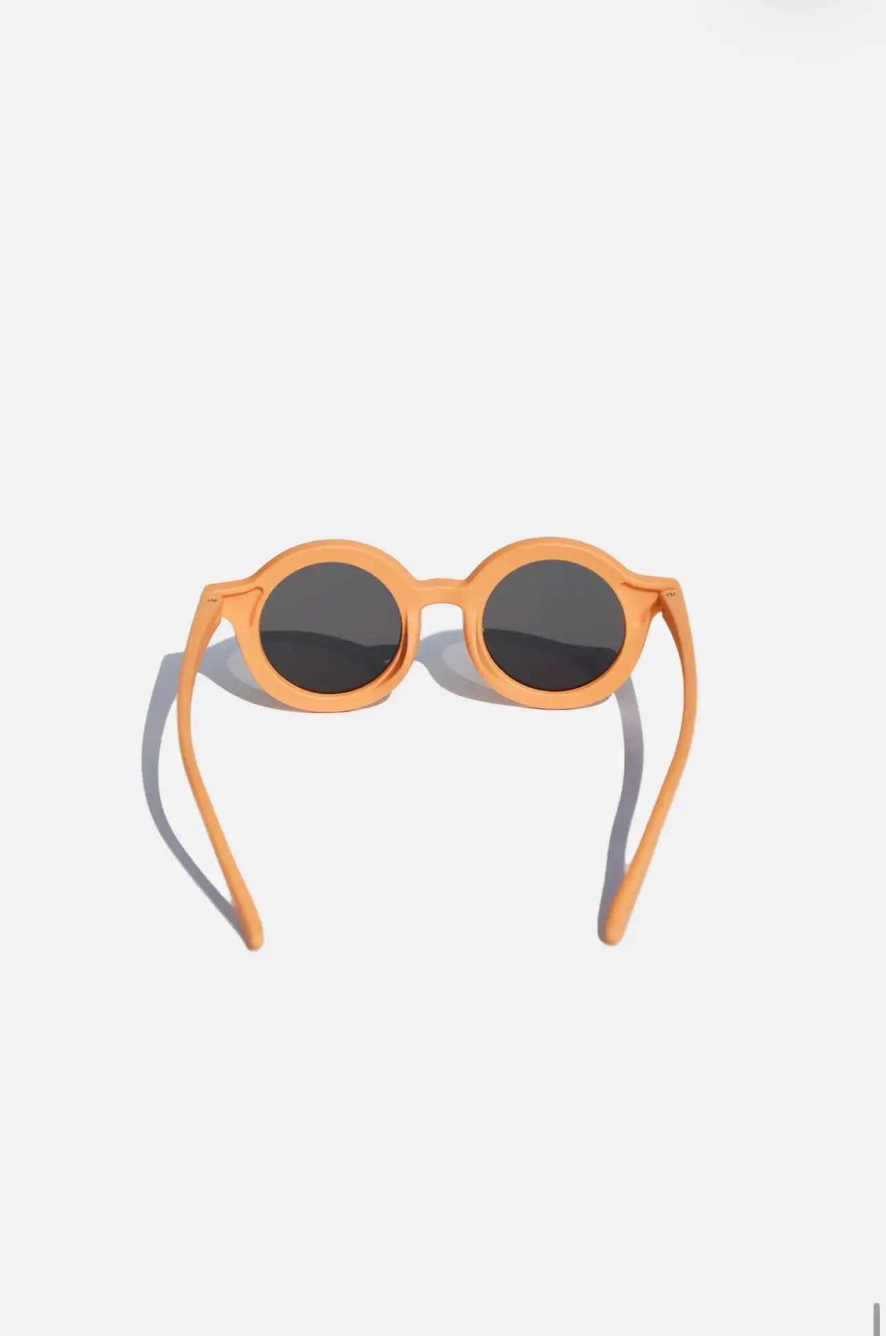 Flexible peach sunglasses - Image 4