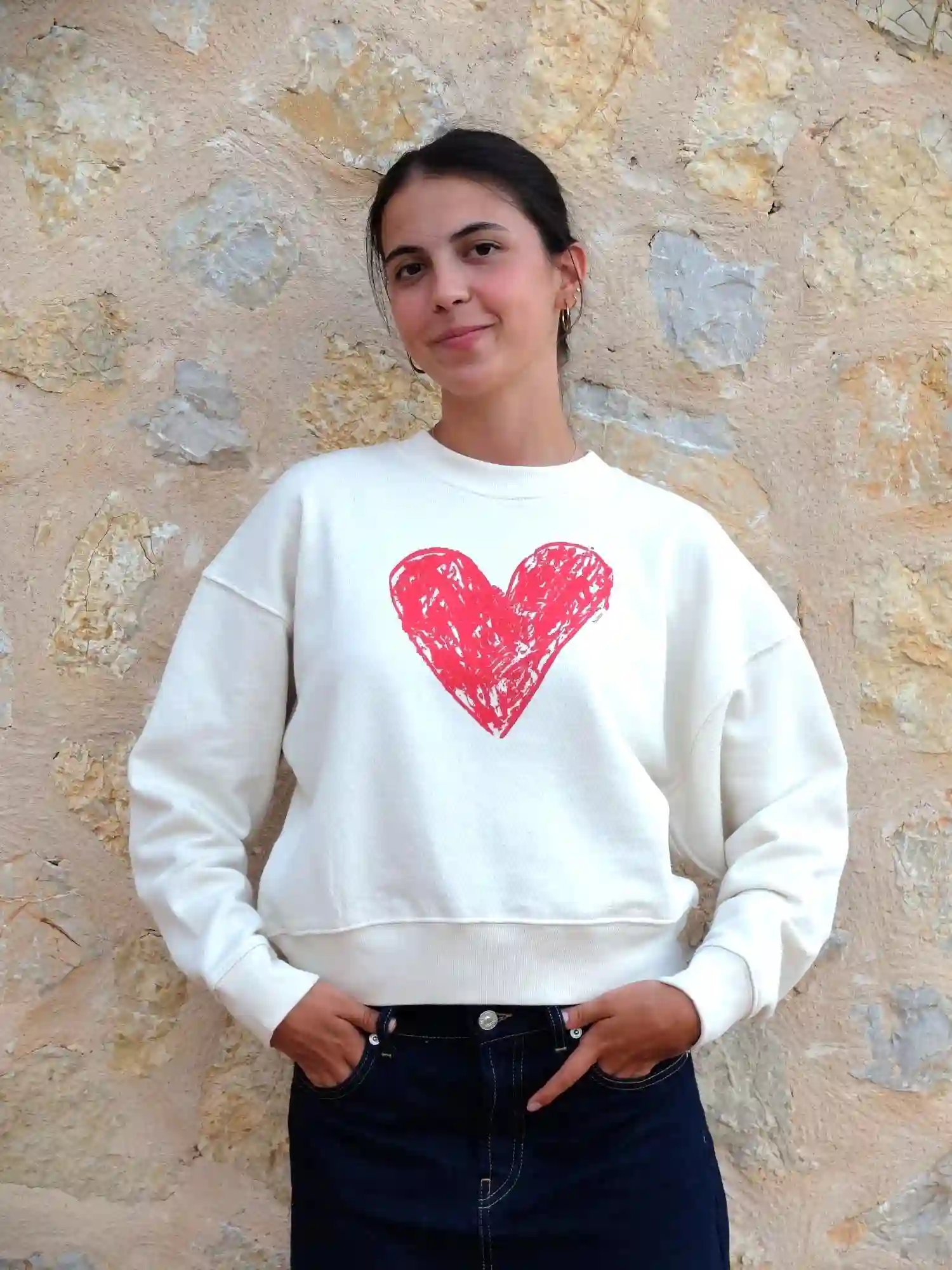 Sudadera crop – Corazón - Crudo