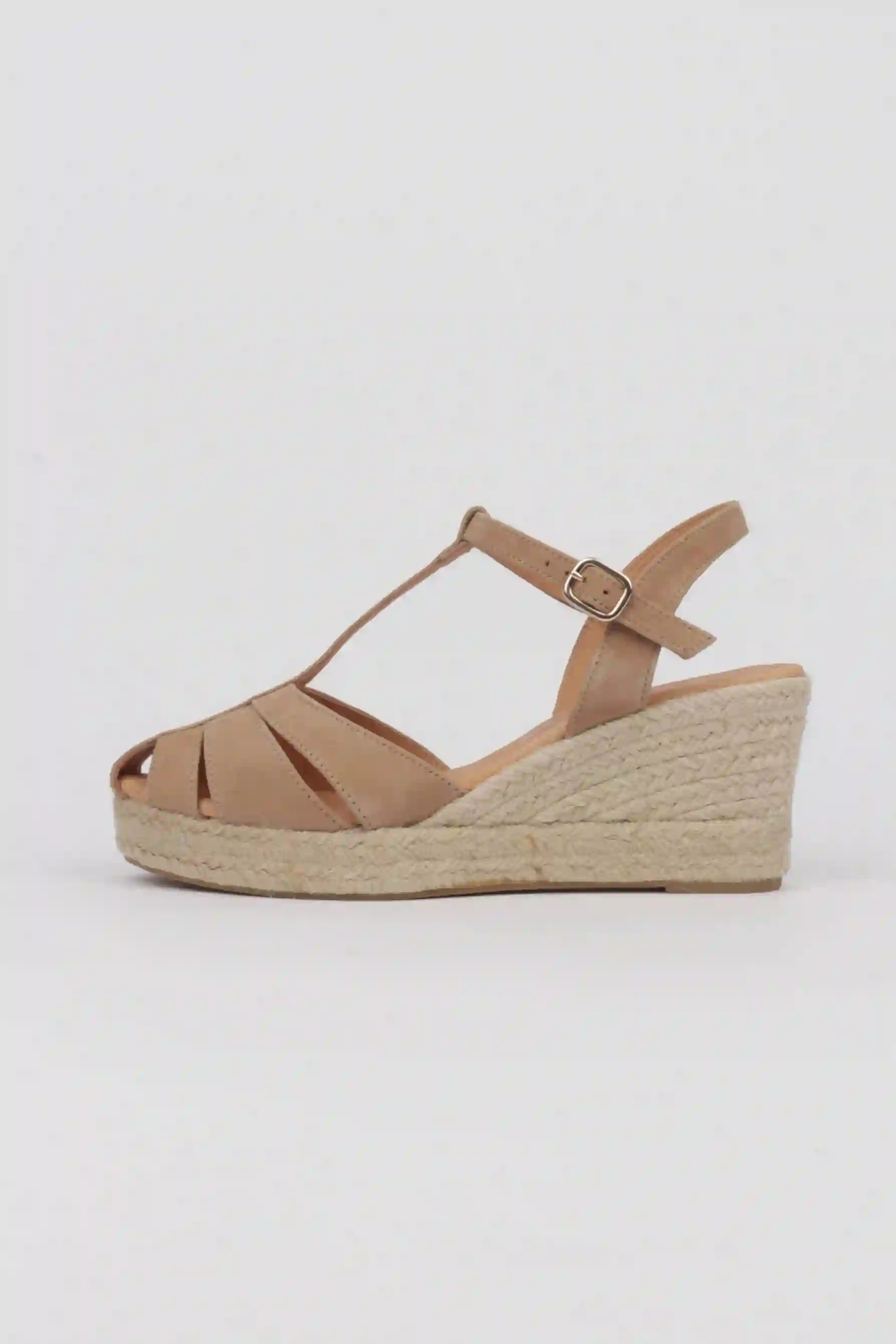 Alpargatas cuña beige estilo cangrejeras
