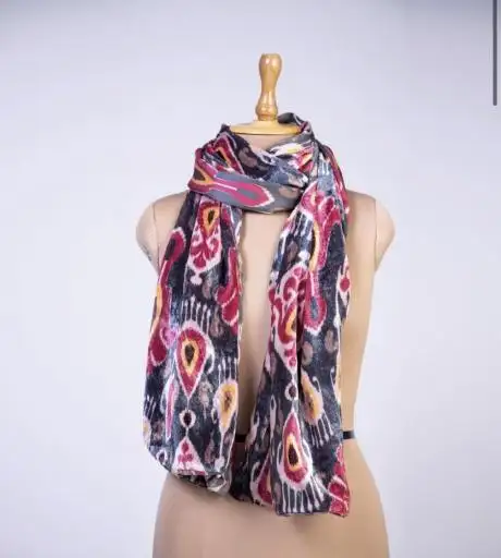 Estola negra ikat