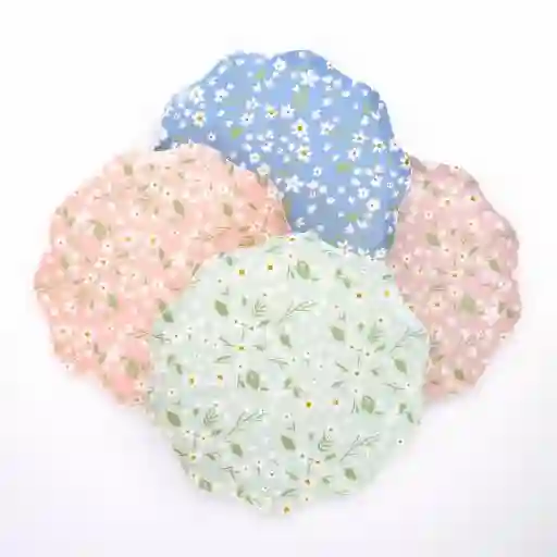 Platos pequeños con flores