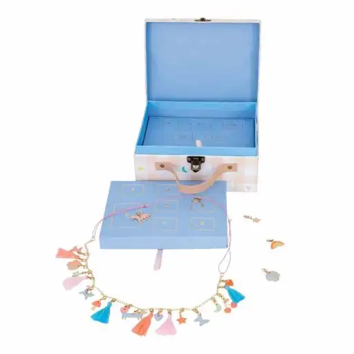 Calendario de Adviento con charms de esmalte