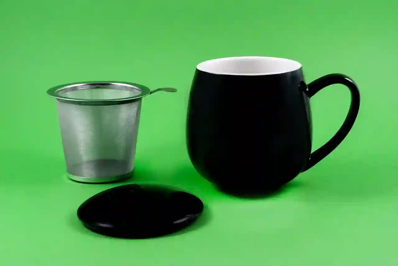 Taza con filtro y tapa "Zaara" 0,35 L negra