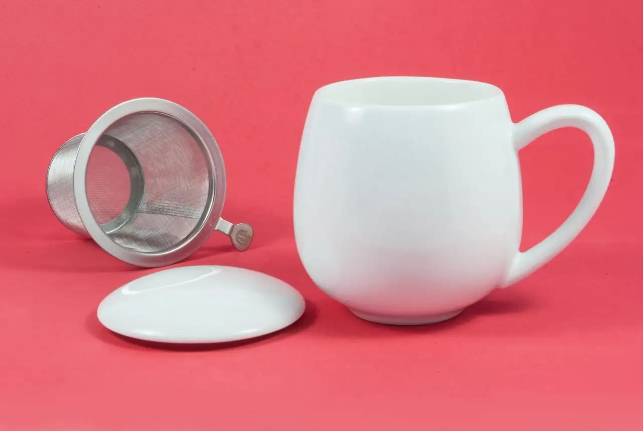 Taza con filtro y tapa "Zaara" 0,35 L blanca