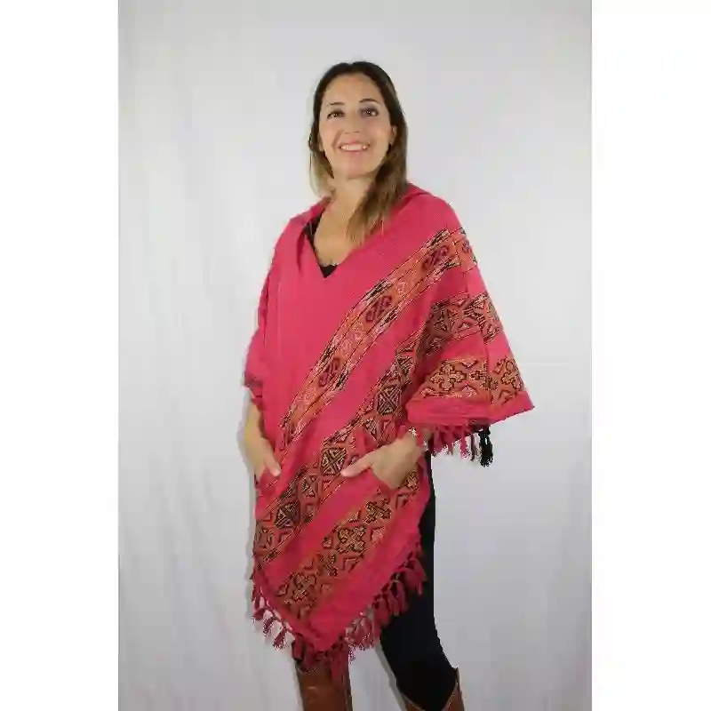 Poncho acrílico con capucha