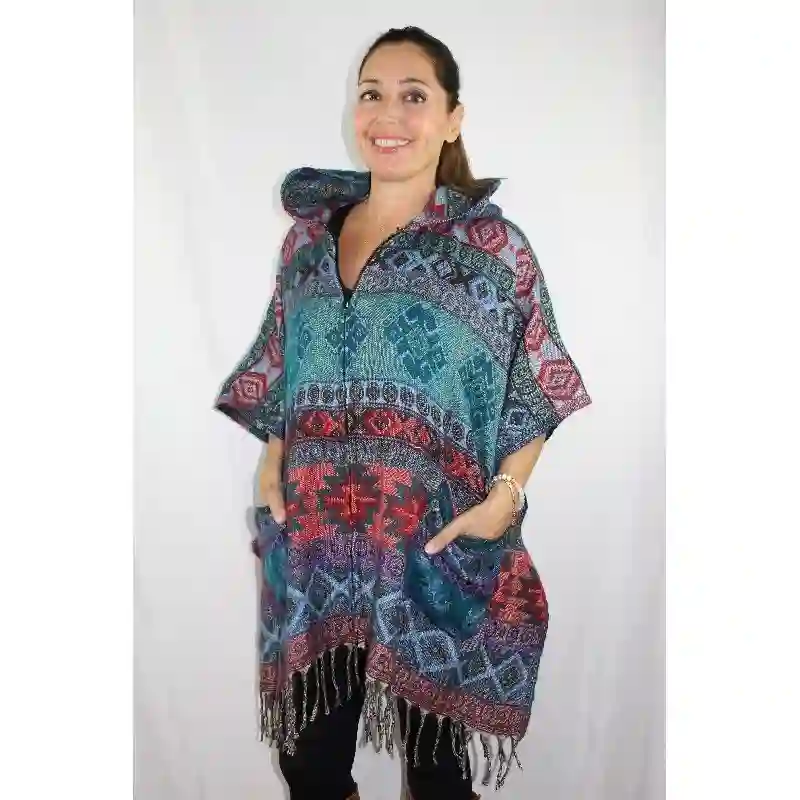 Poncho acrílico con capucha