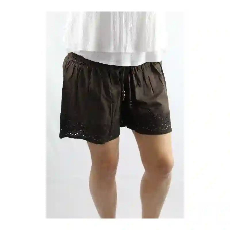 Short con encaje