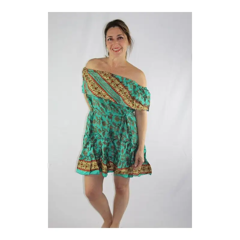 Vestido corto con volante y cinturón