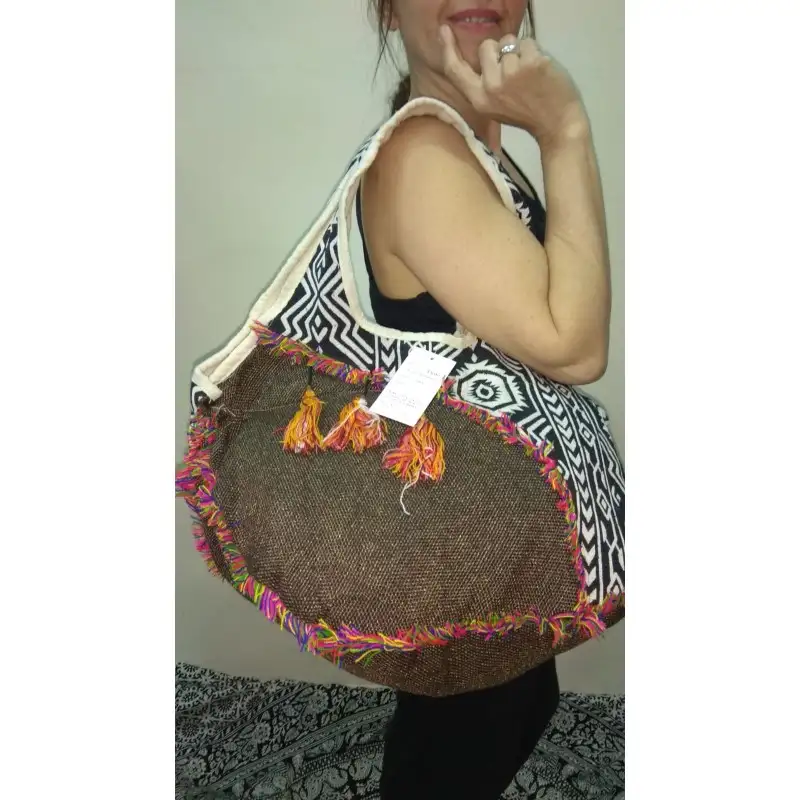 Bolsa yute con tapiz